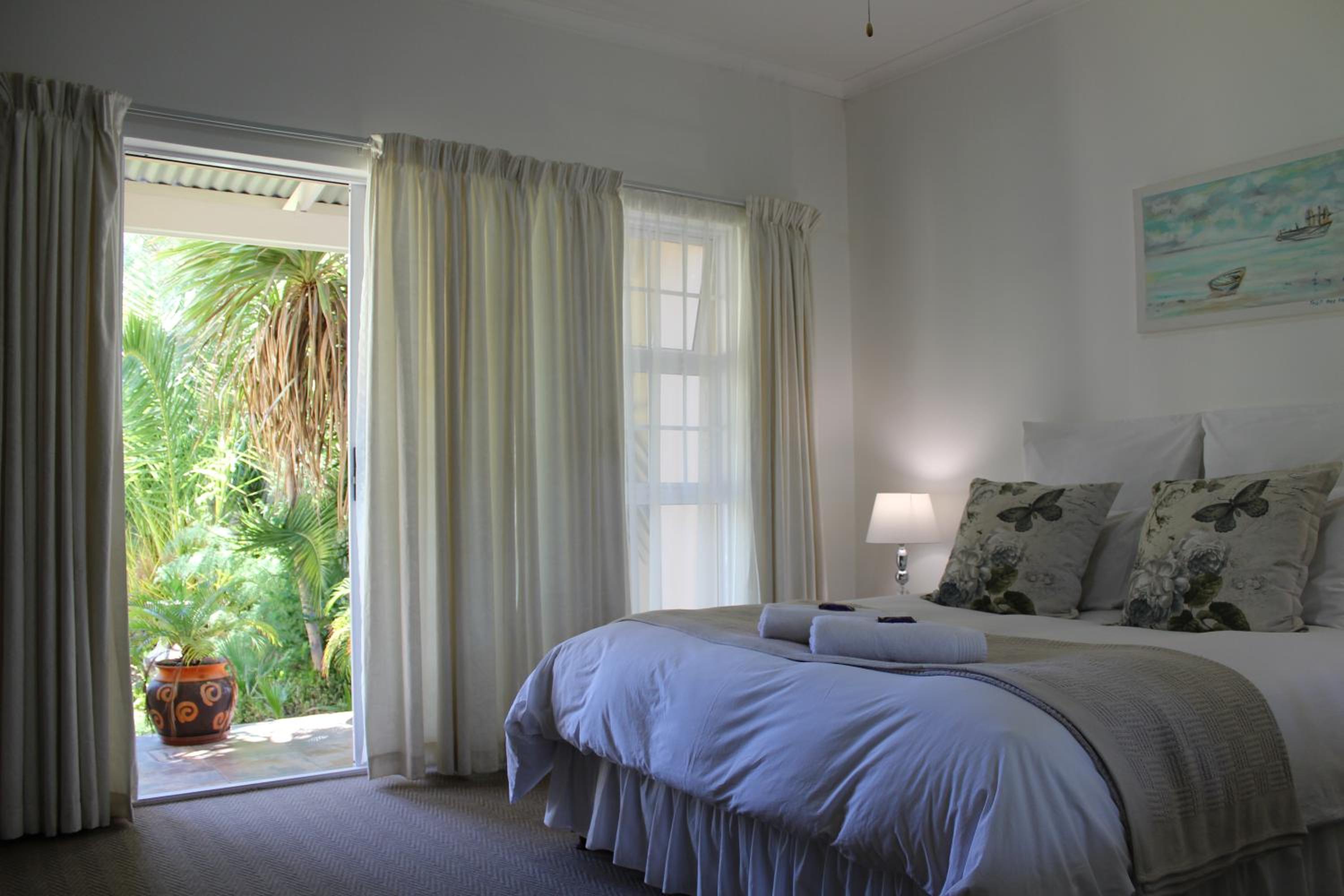 Two-Bedroom House - Photo 7