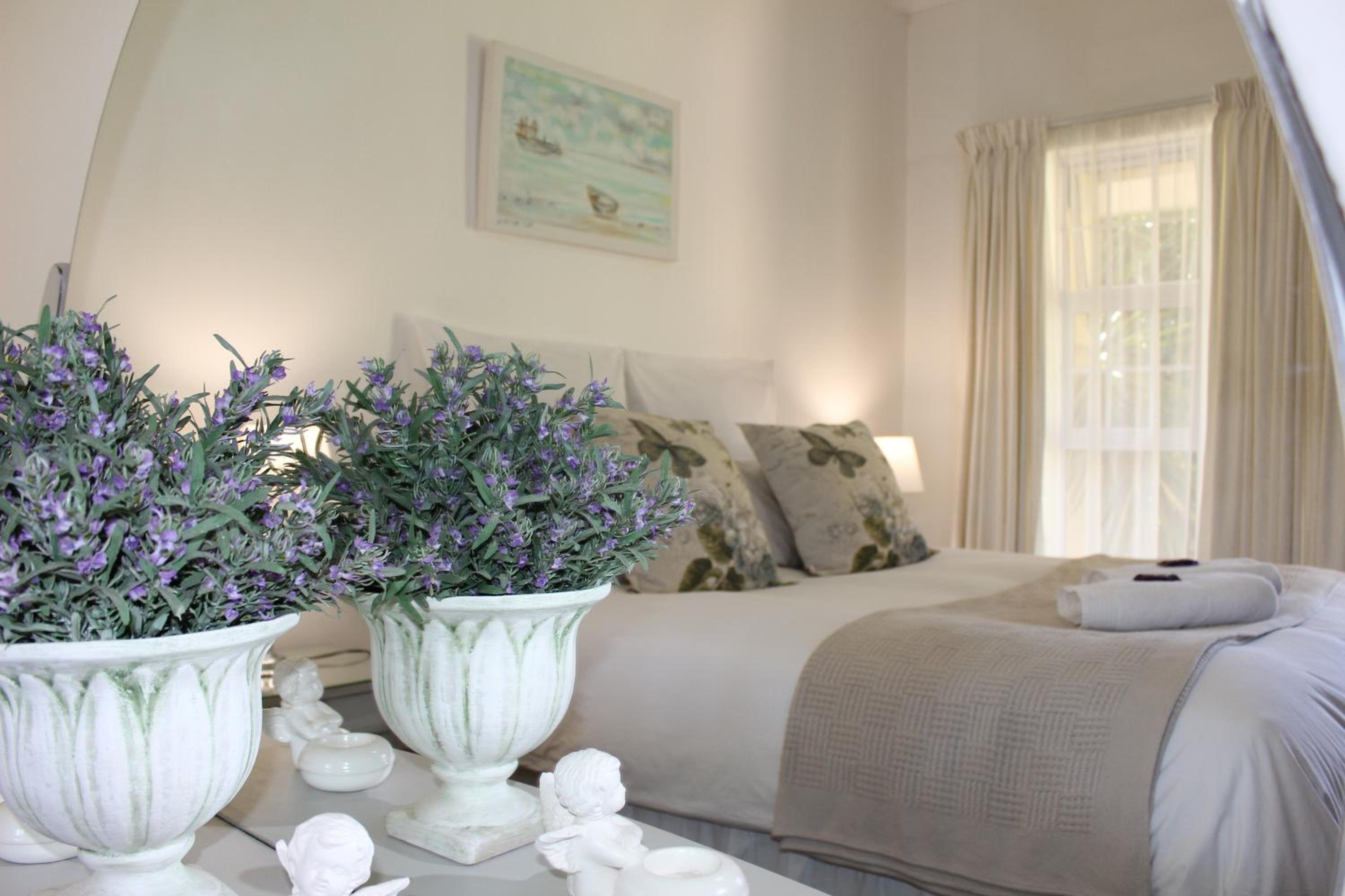 Two-Bedroom House - Photo 1
