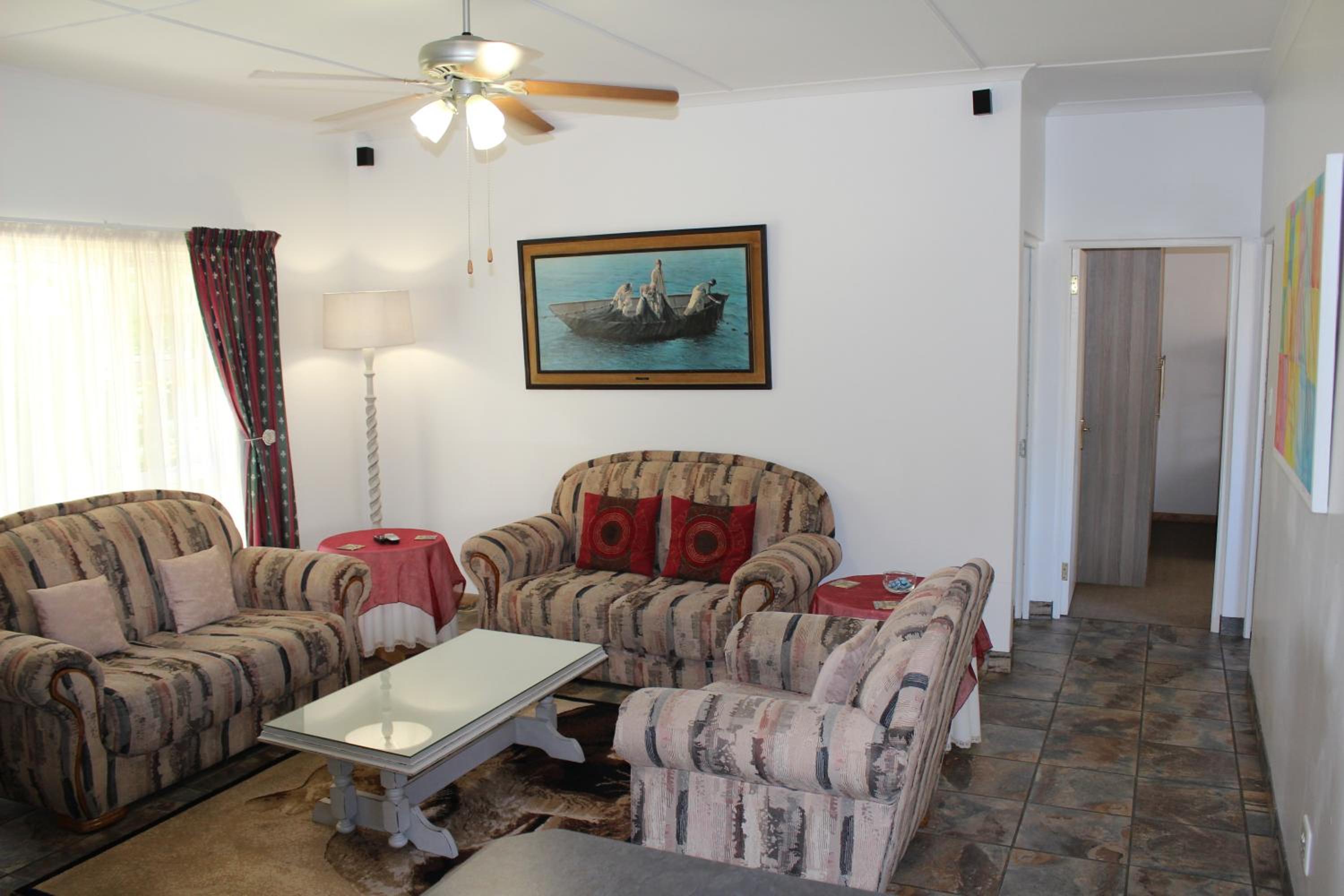 Two-Bedroom House - Photo 13