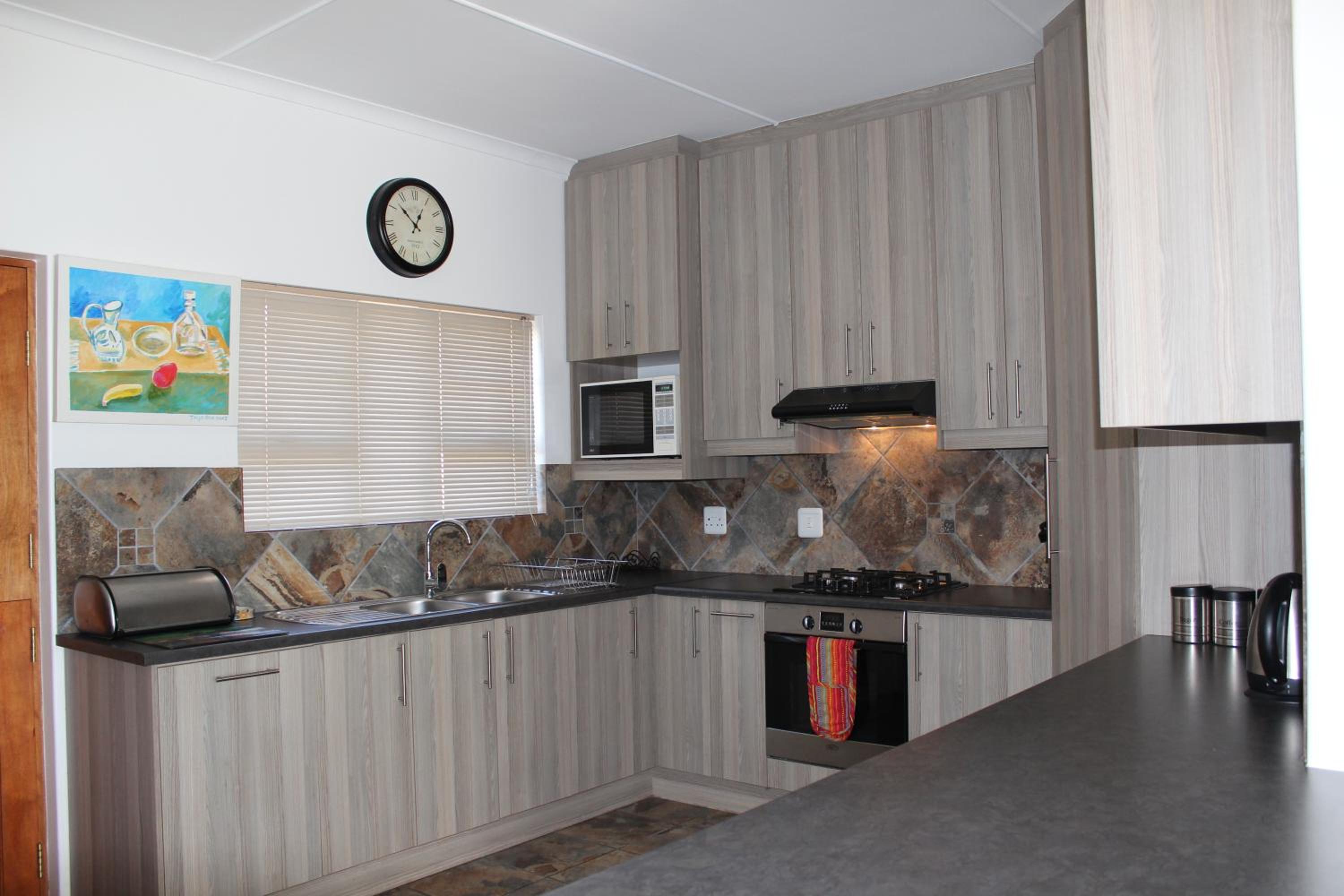 Two-Bedroom House - Photo 14