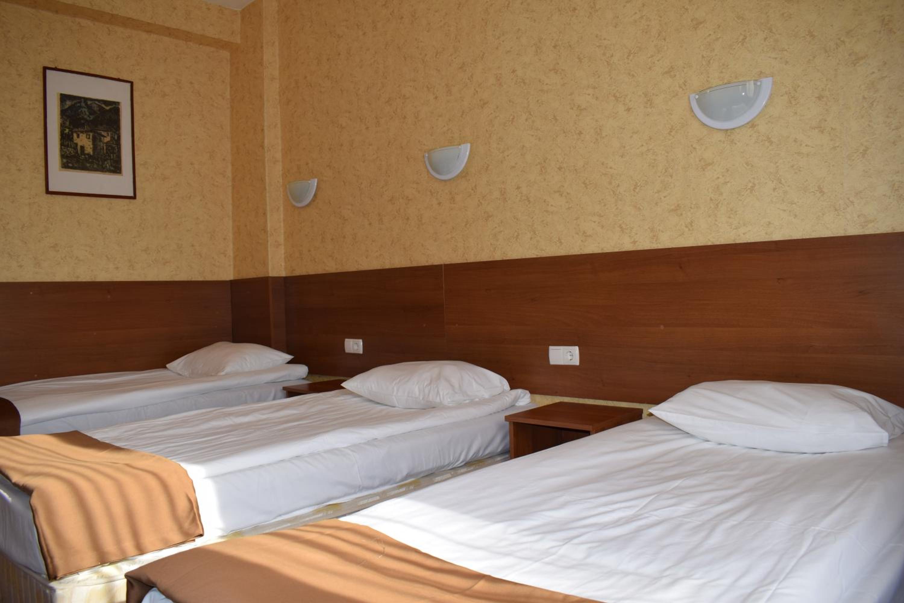 Triple Room - Photo 13
