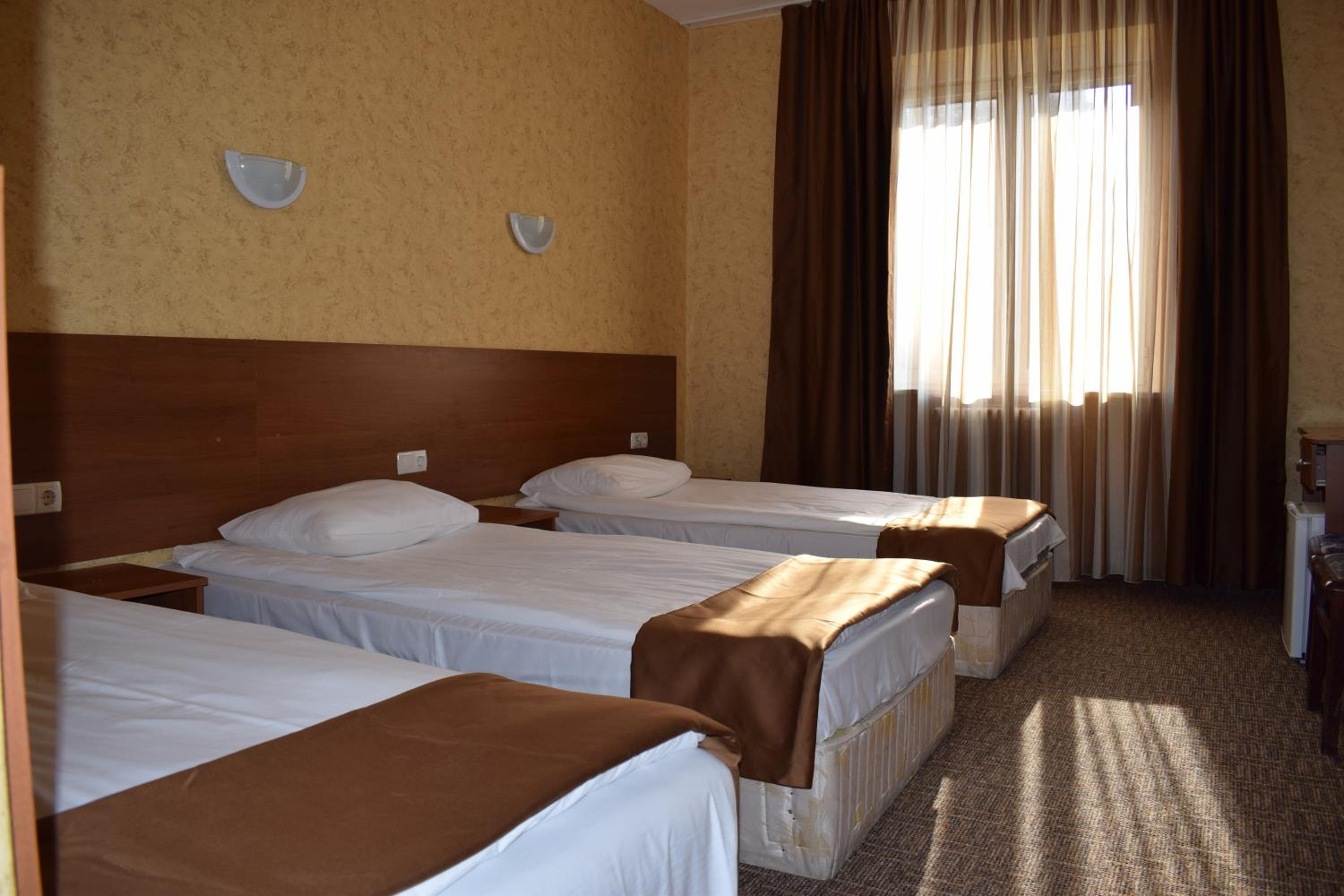 Triple Room - Photo 12