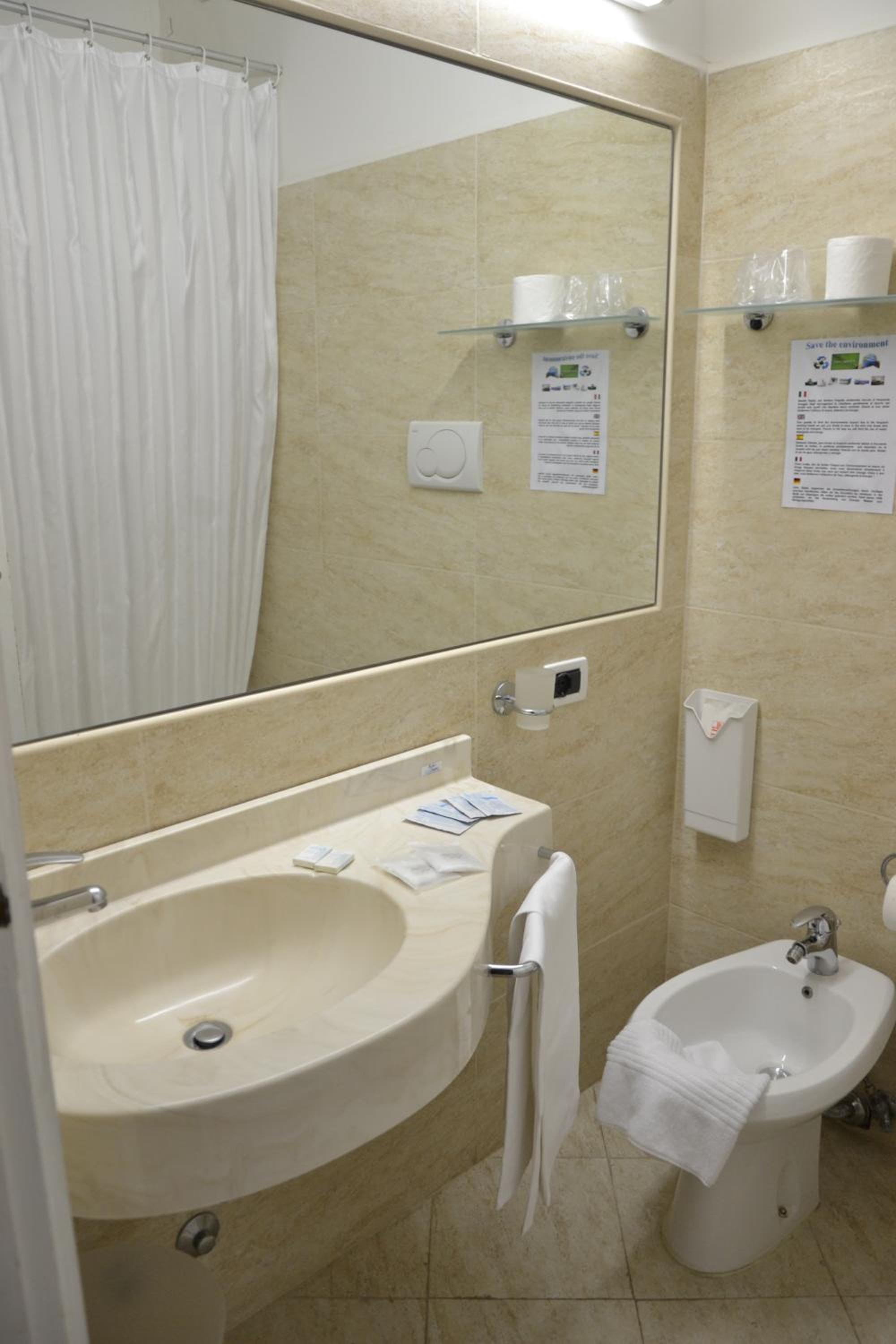 Double or Twin Room photo 3