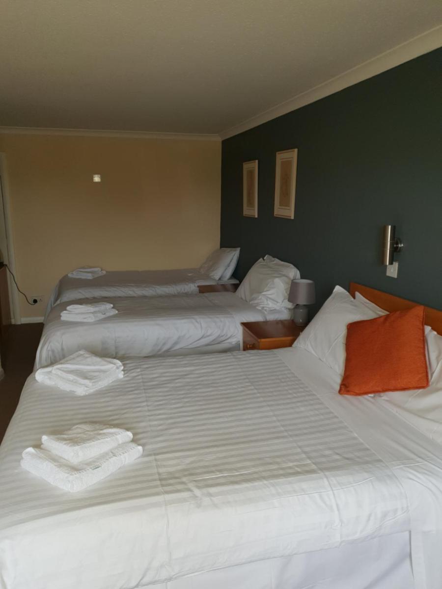 Family Room (2 Adults + 2 Children)