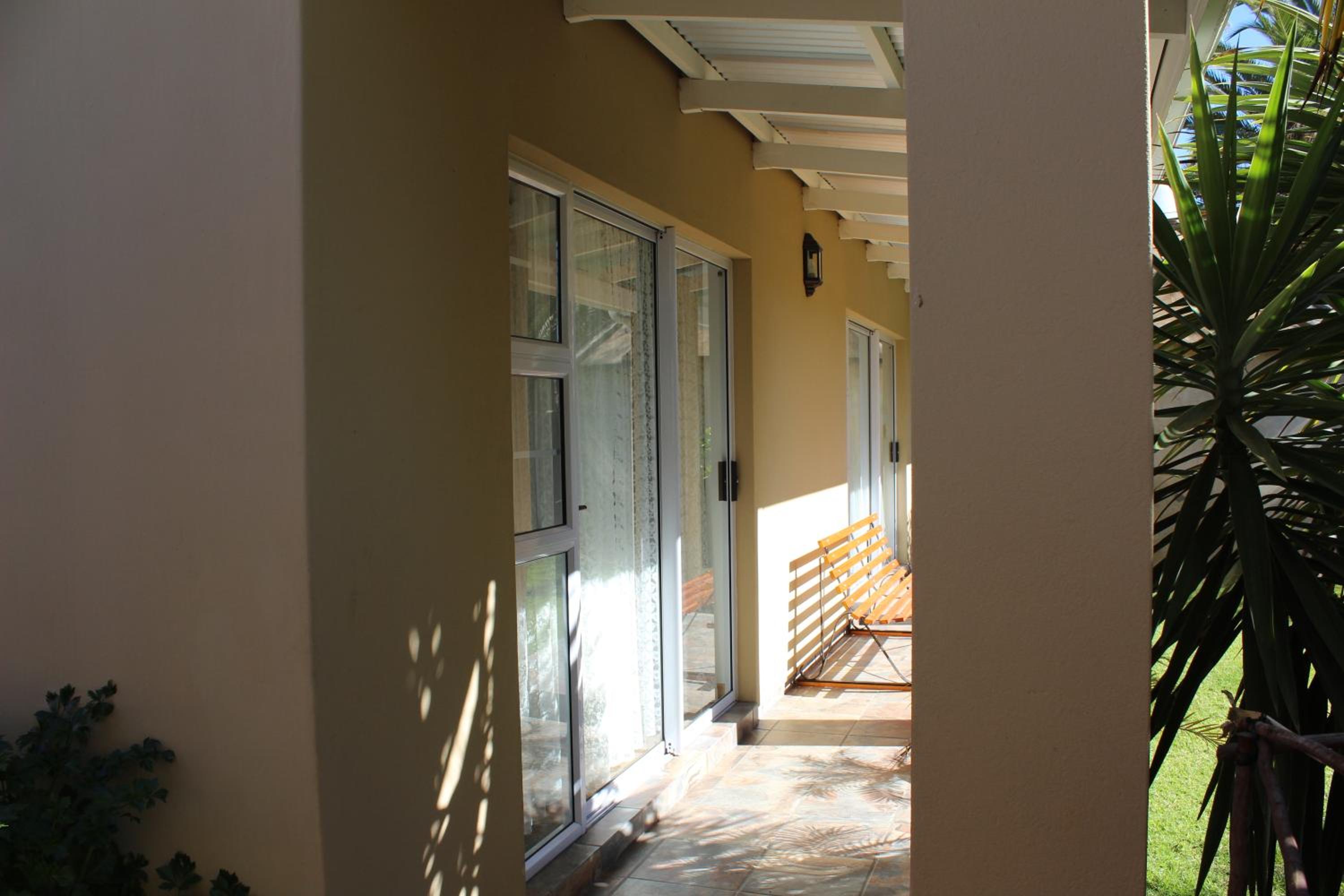 Two-Bedroom House - Photo 15