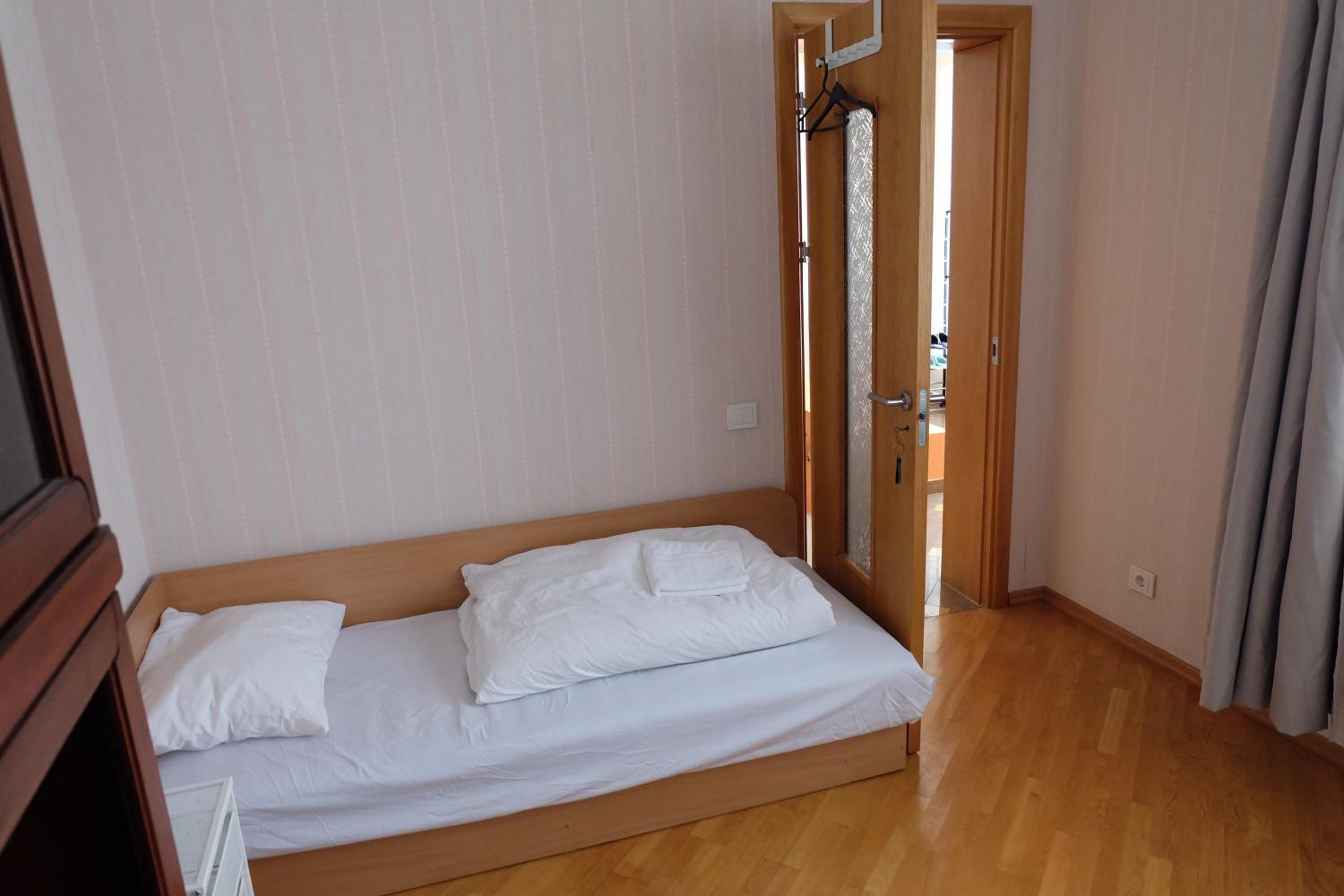 Double Room - Photo 5