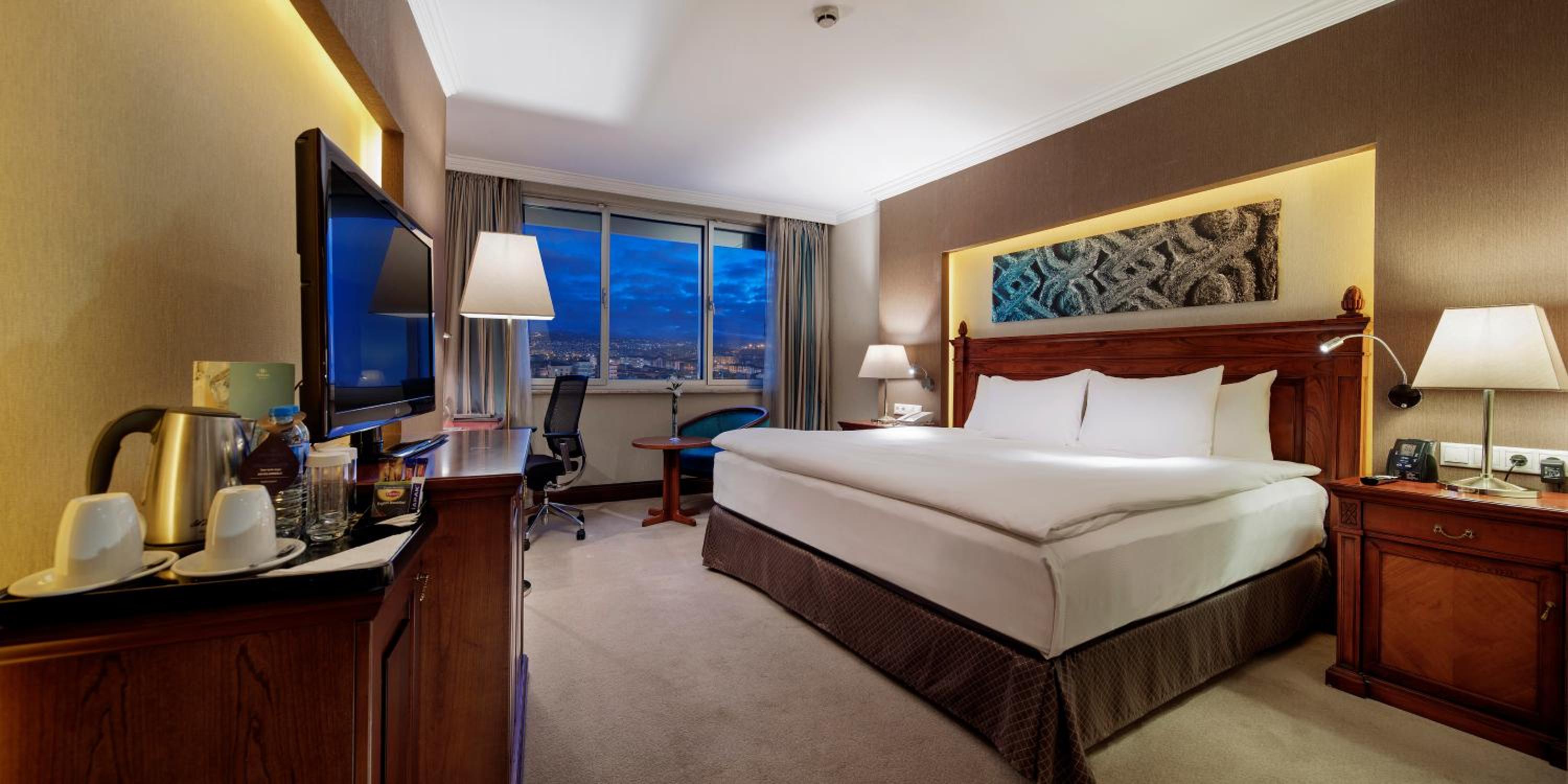 Deluxe King Room - Photo 3