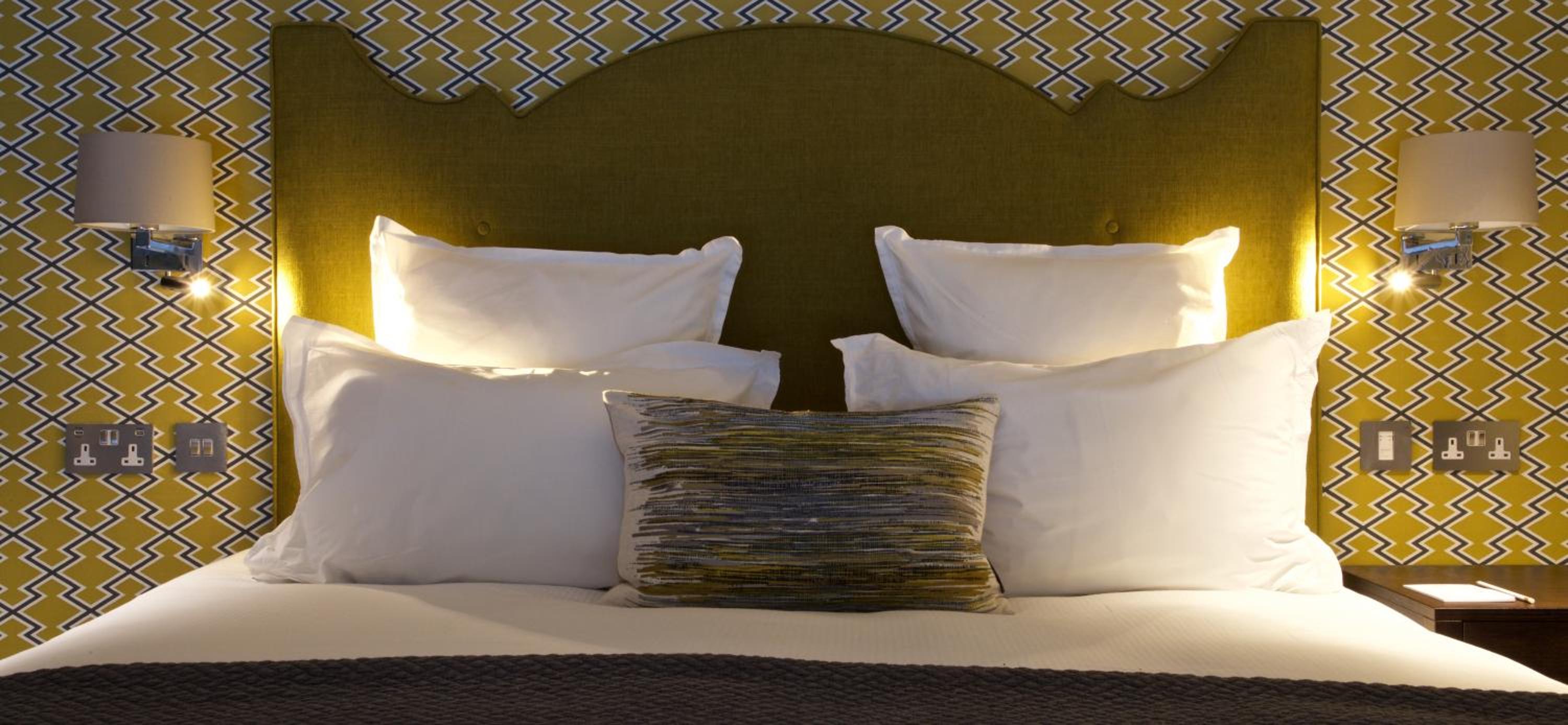 Deluxe King Suite photo 2