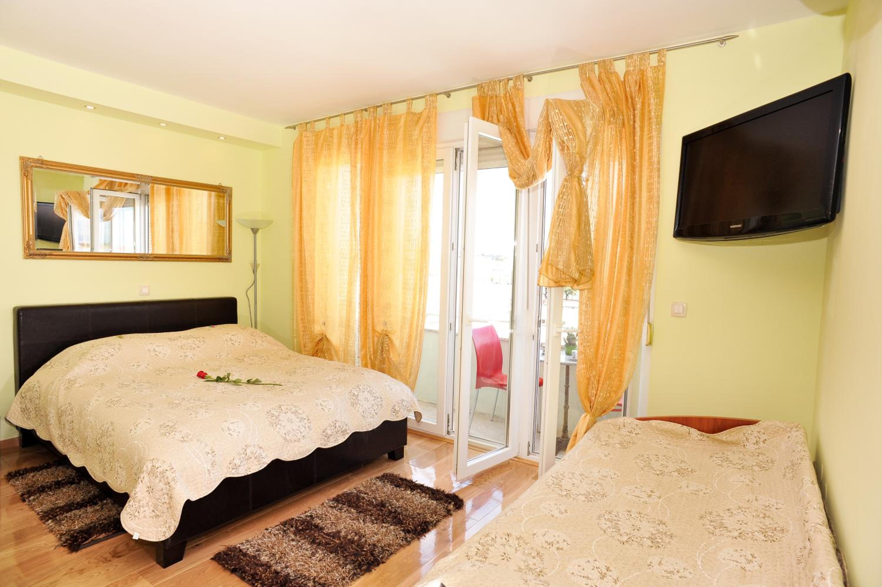 Studio (3 Adults)