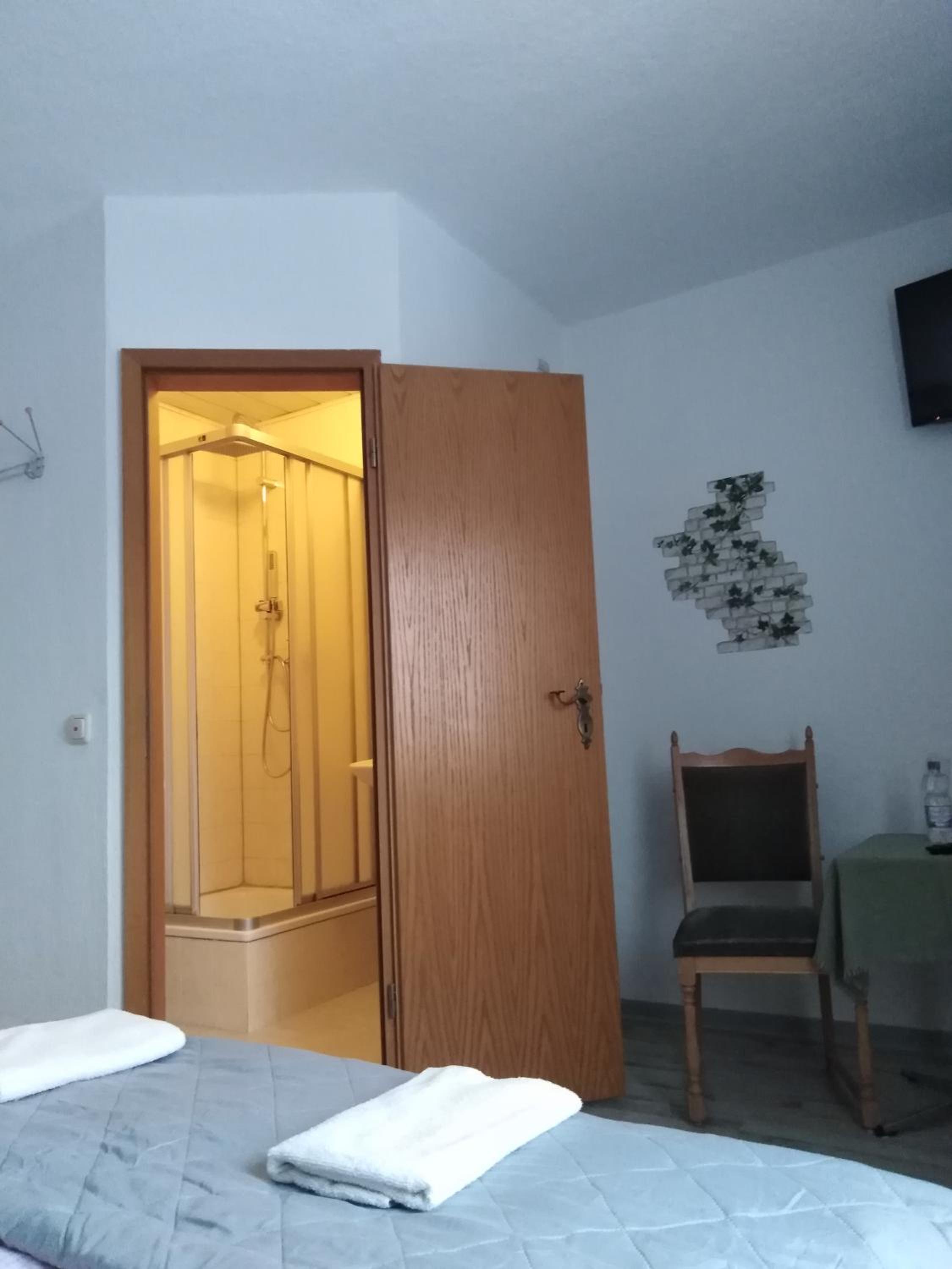Standard Double Room - Photo 6