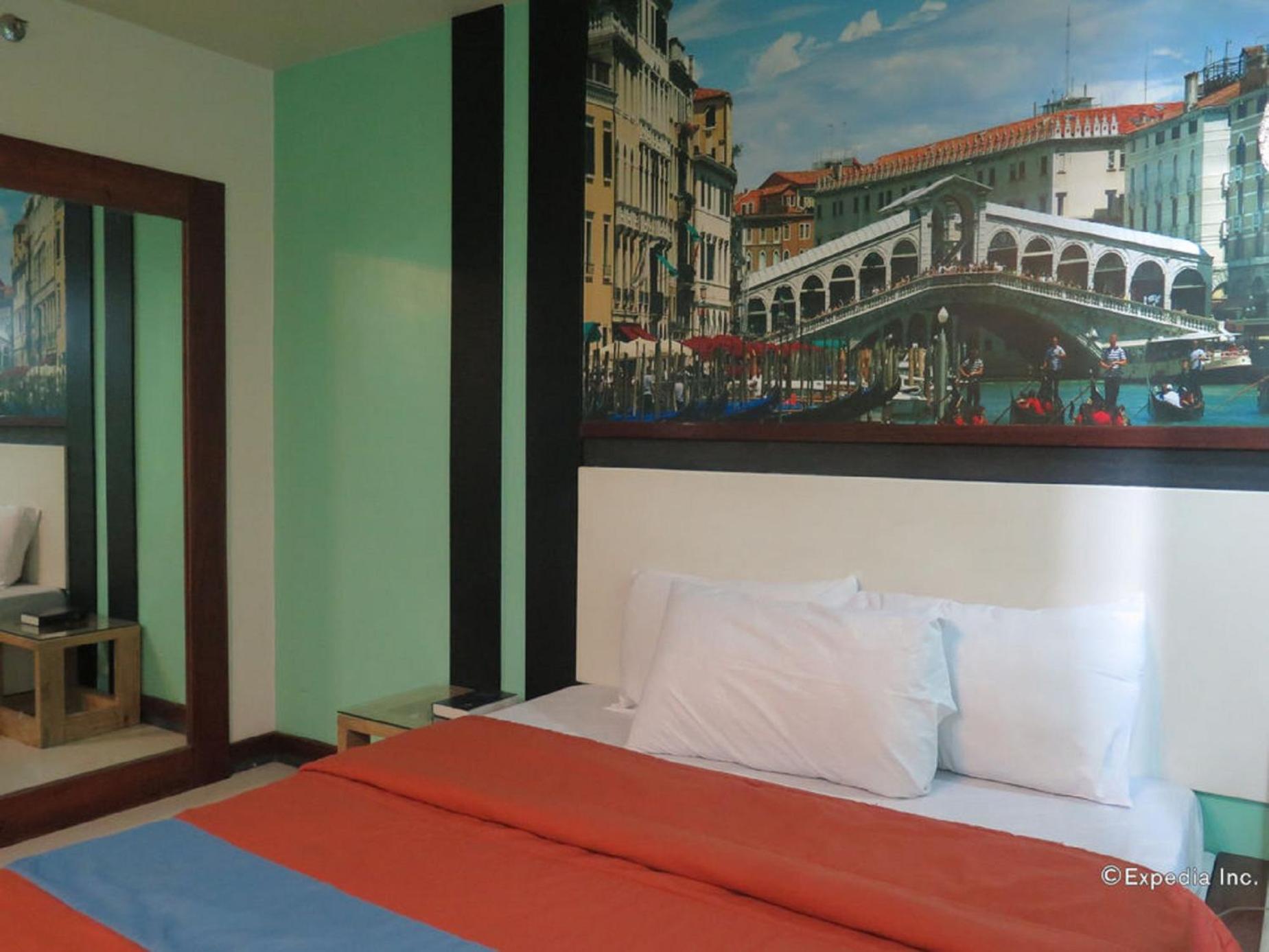 Suite 1 photo 2