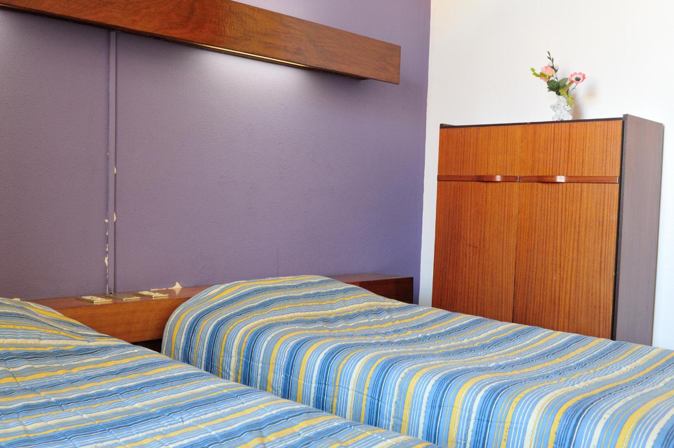 Twin Room - Photo 3