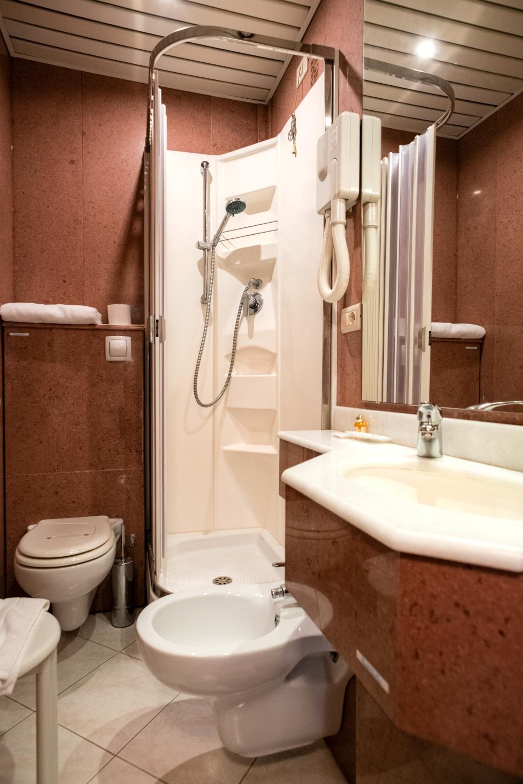 Single Room photo 2