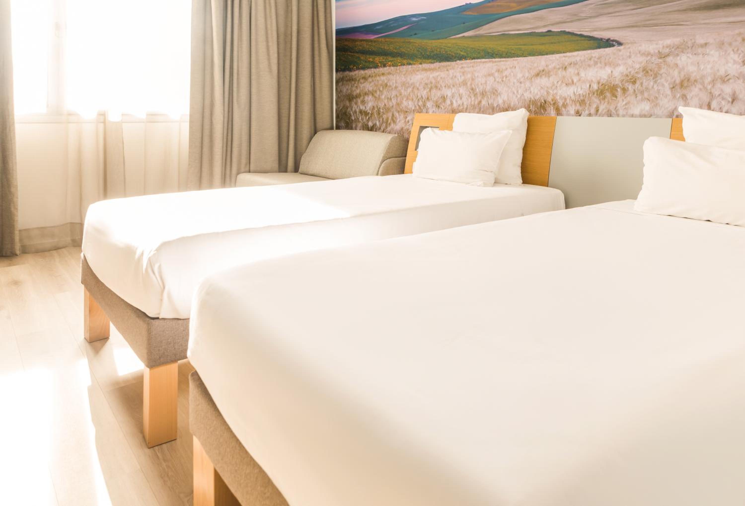 Superior Double Room with Two Double Beds - Photo 9