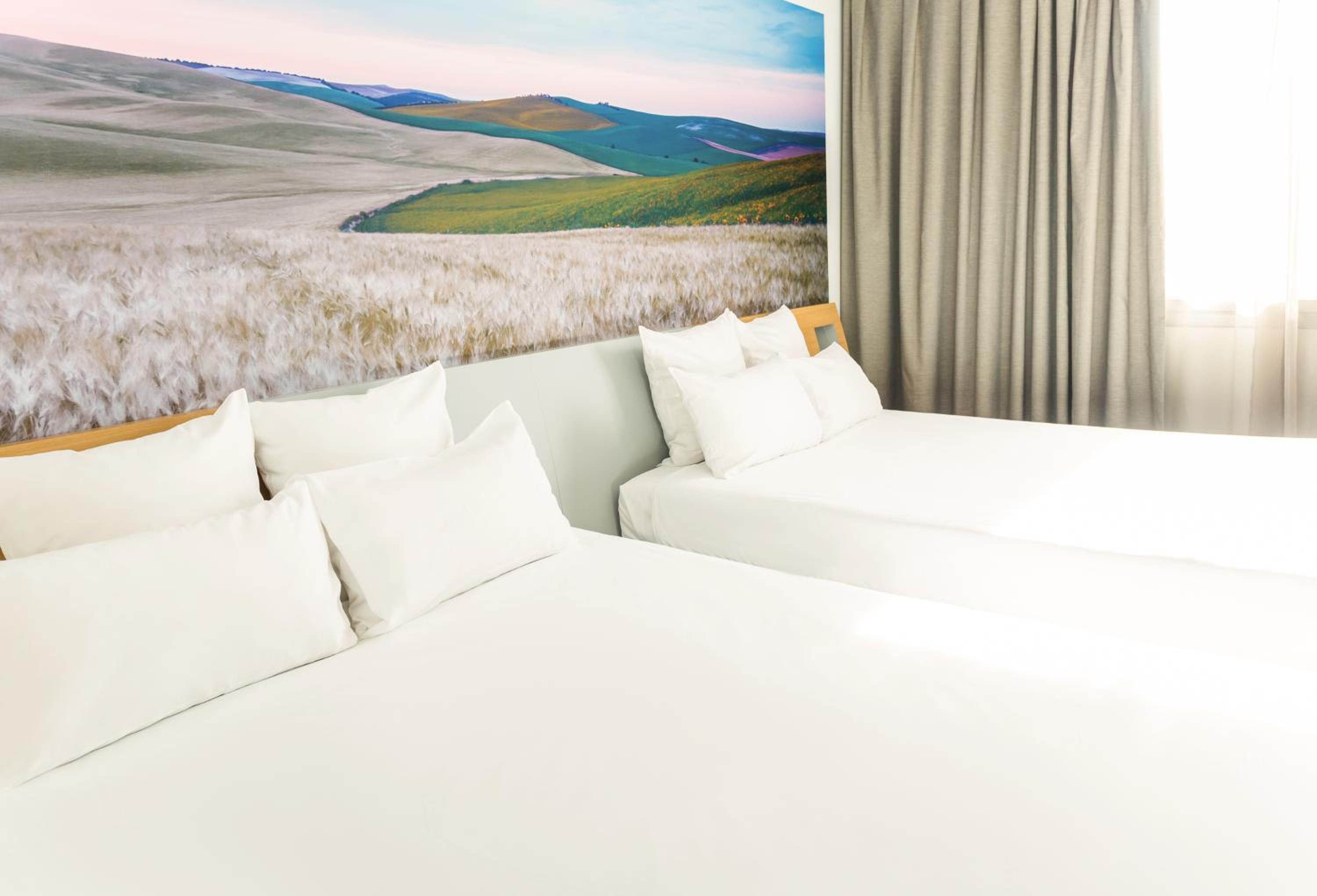 Superior Double Room with Two Double Beds - Photo 8