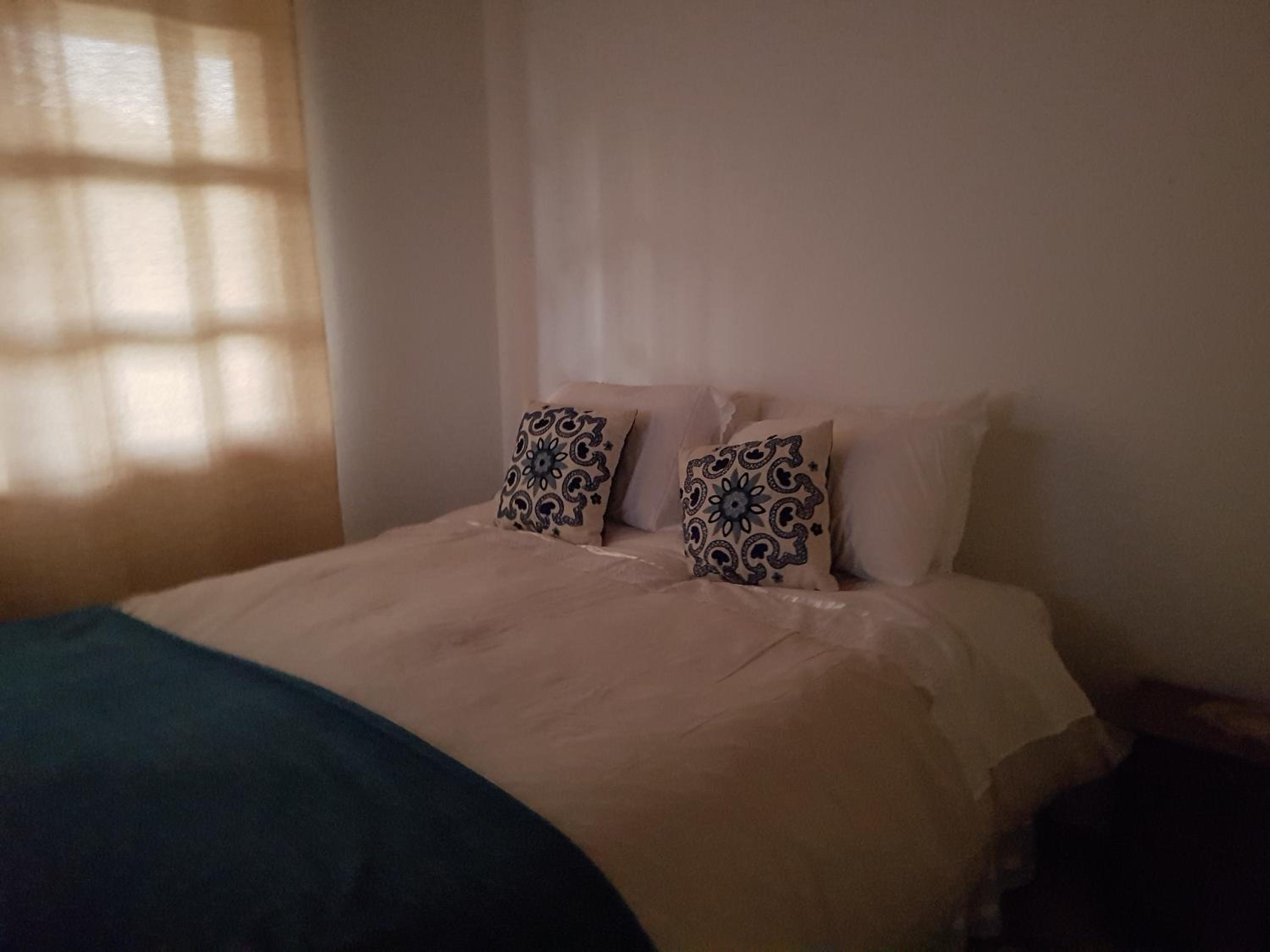Six-Bedroom House photo 2