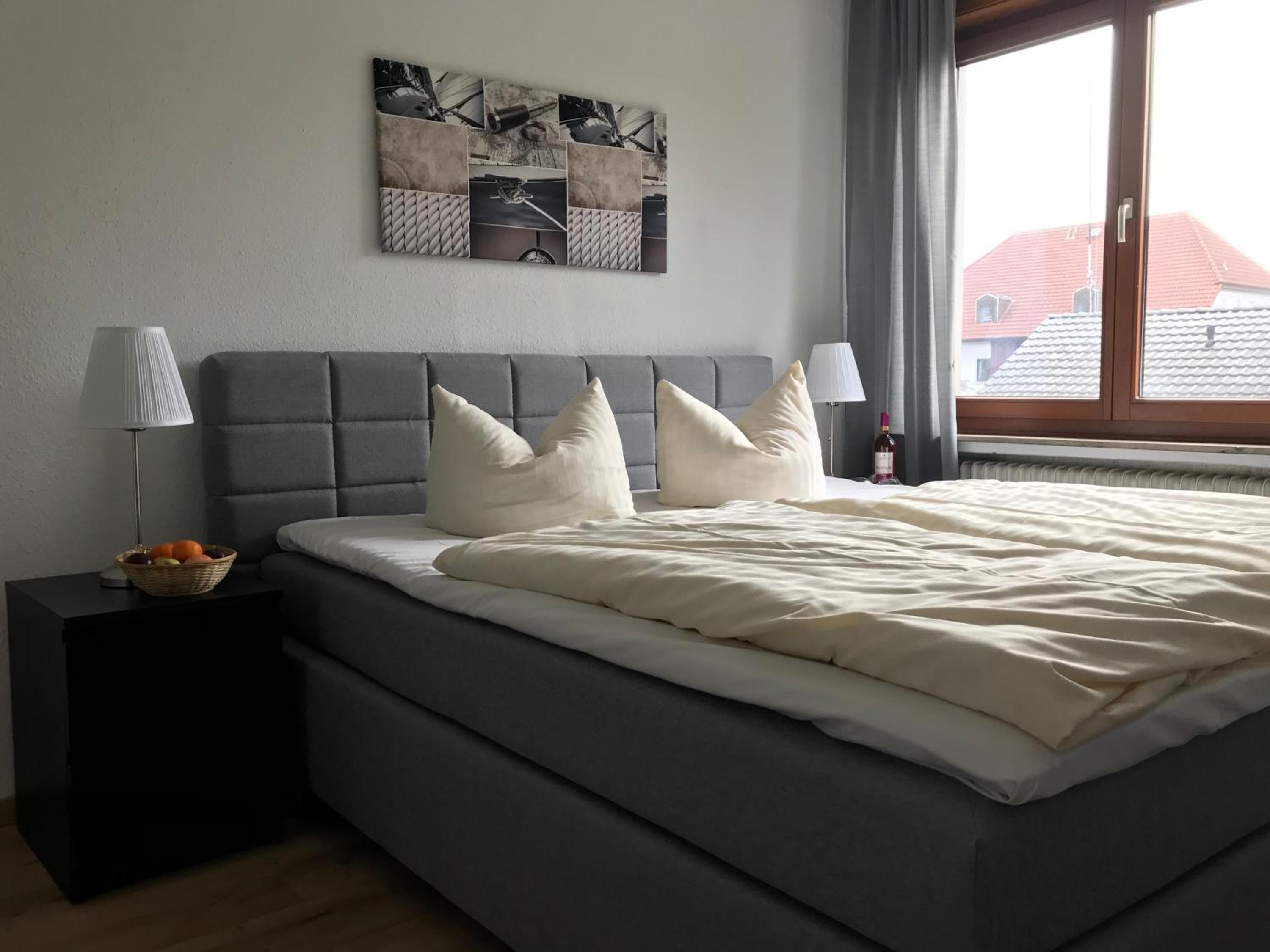 One-Bedroom Apartment - Photo 1
