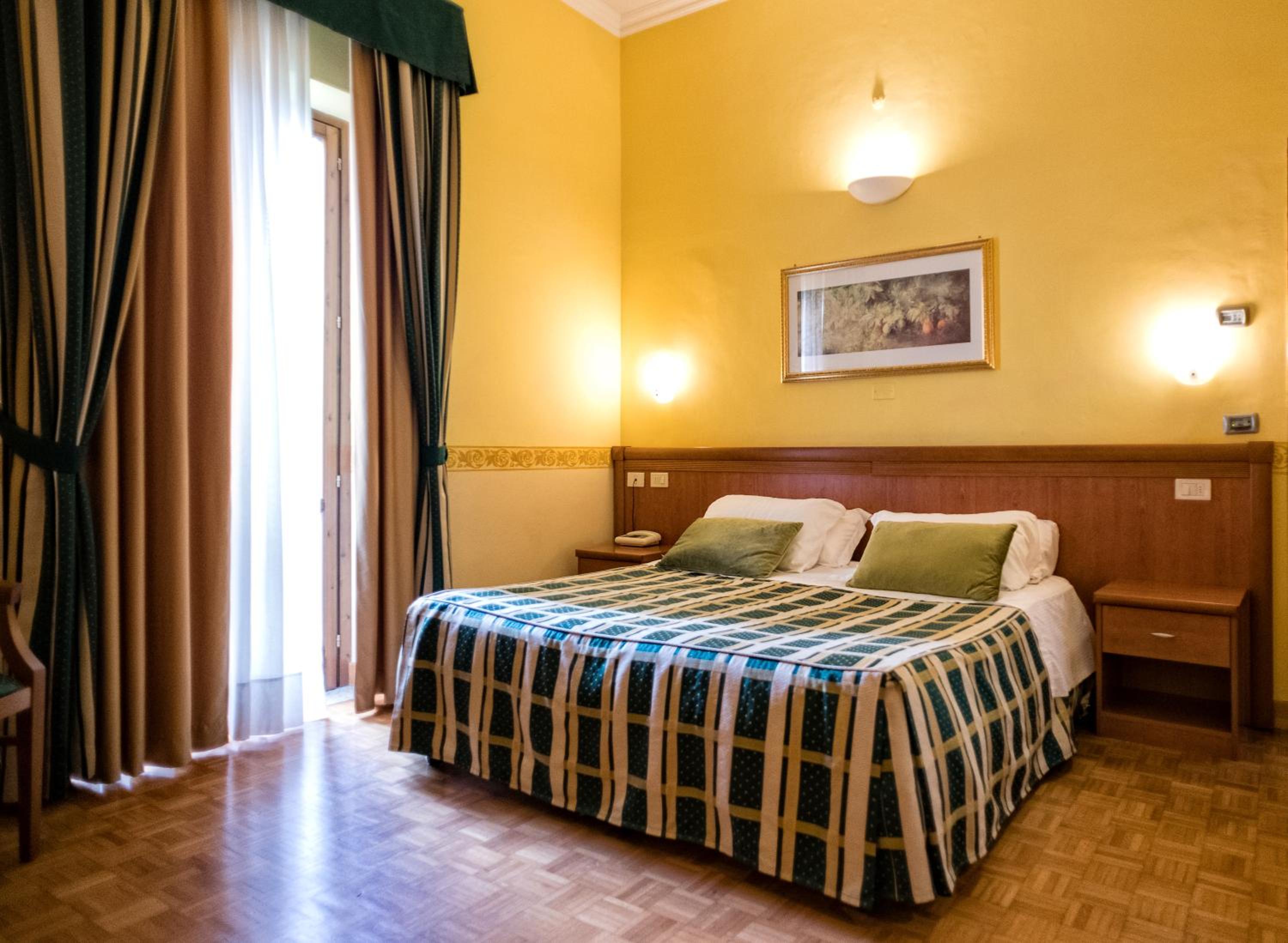 Double Room - Photo 9