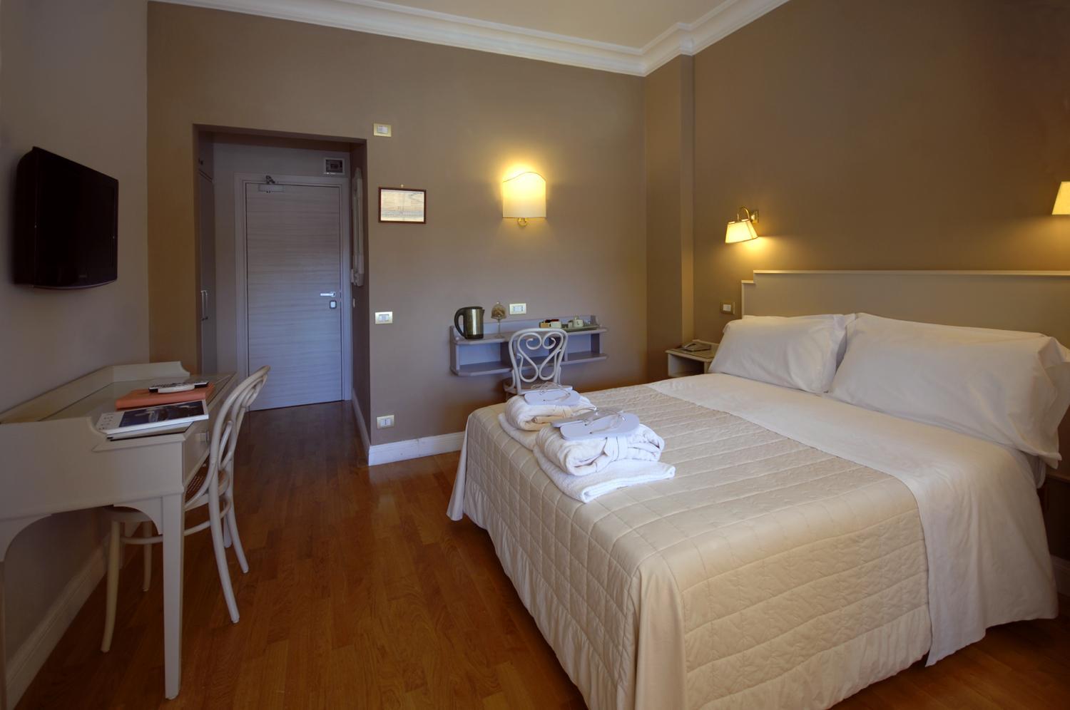 Double Room - Photo 2
