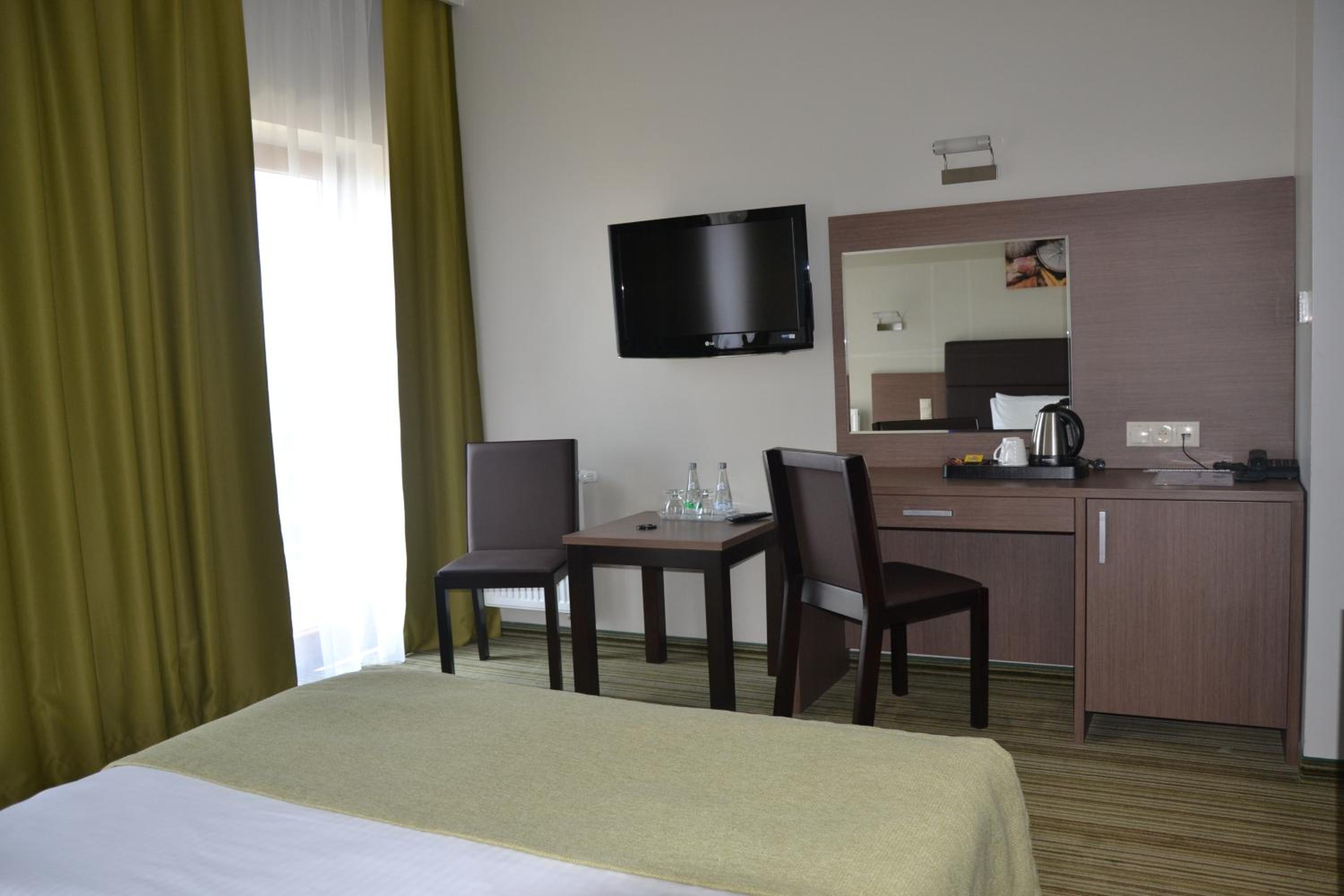 Deluxe Queen Room - Photo 2