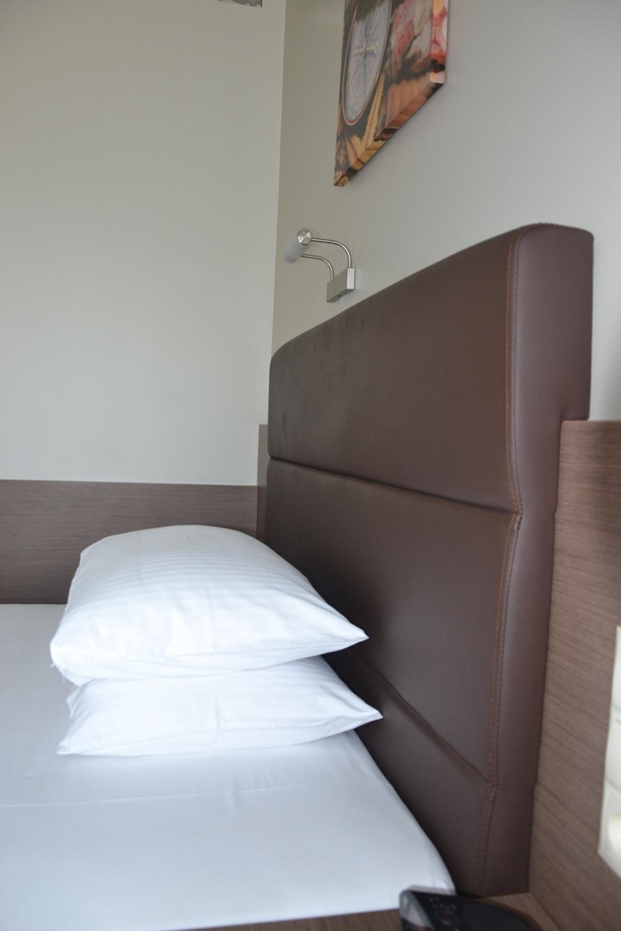 Deluxe Queen Room - Photo 3