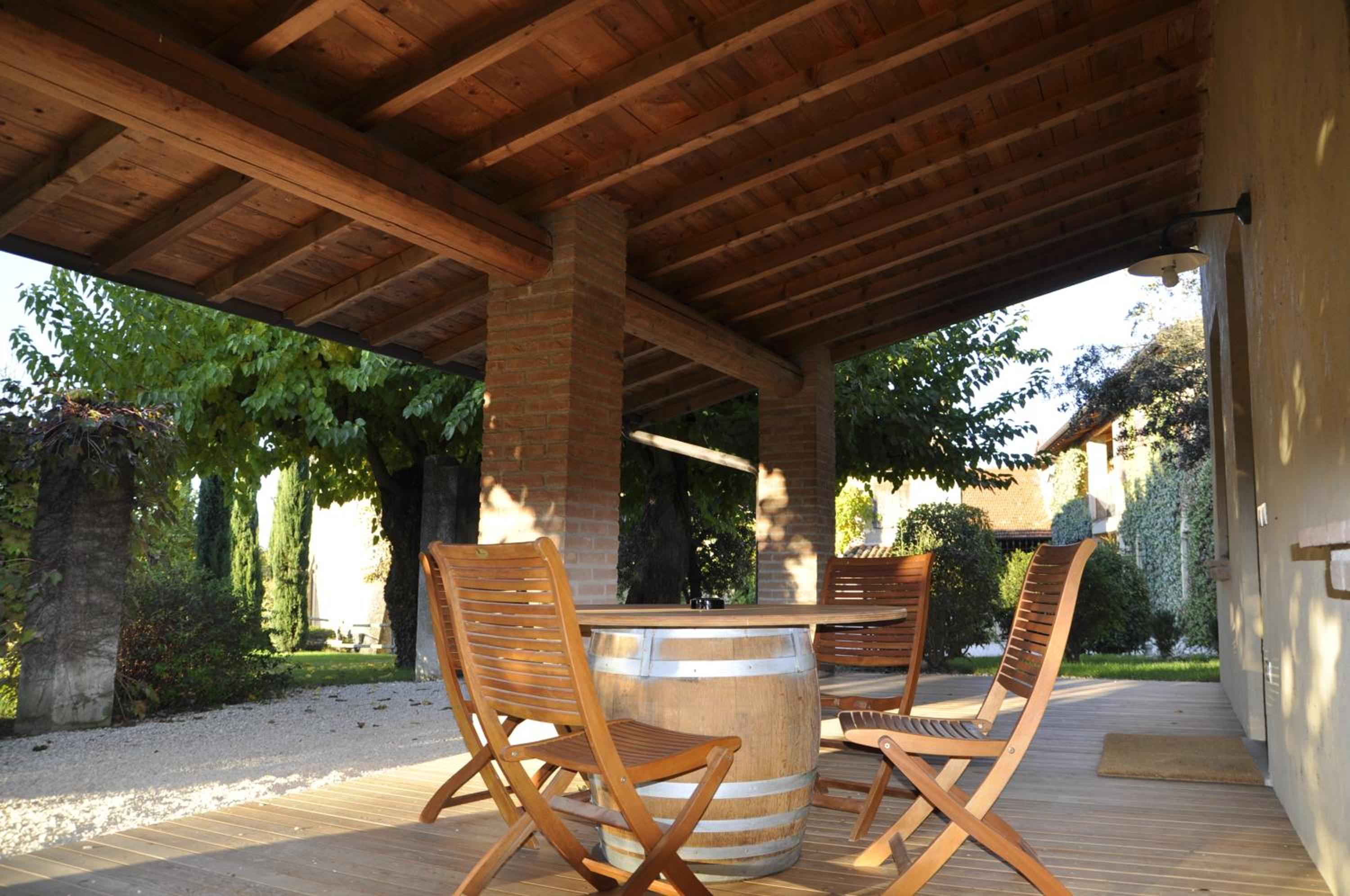 One-Bedroom Apartment with Patio photo 3