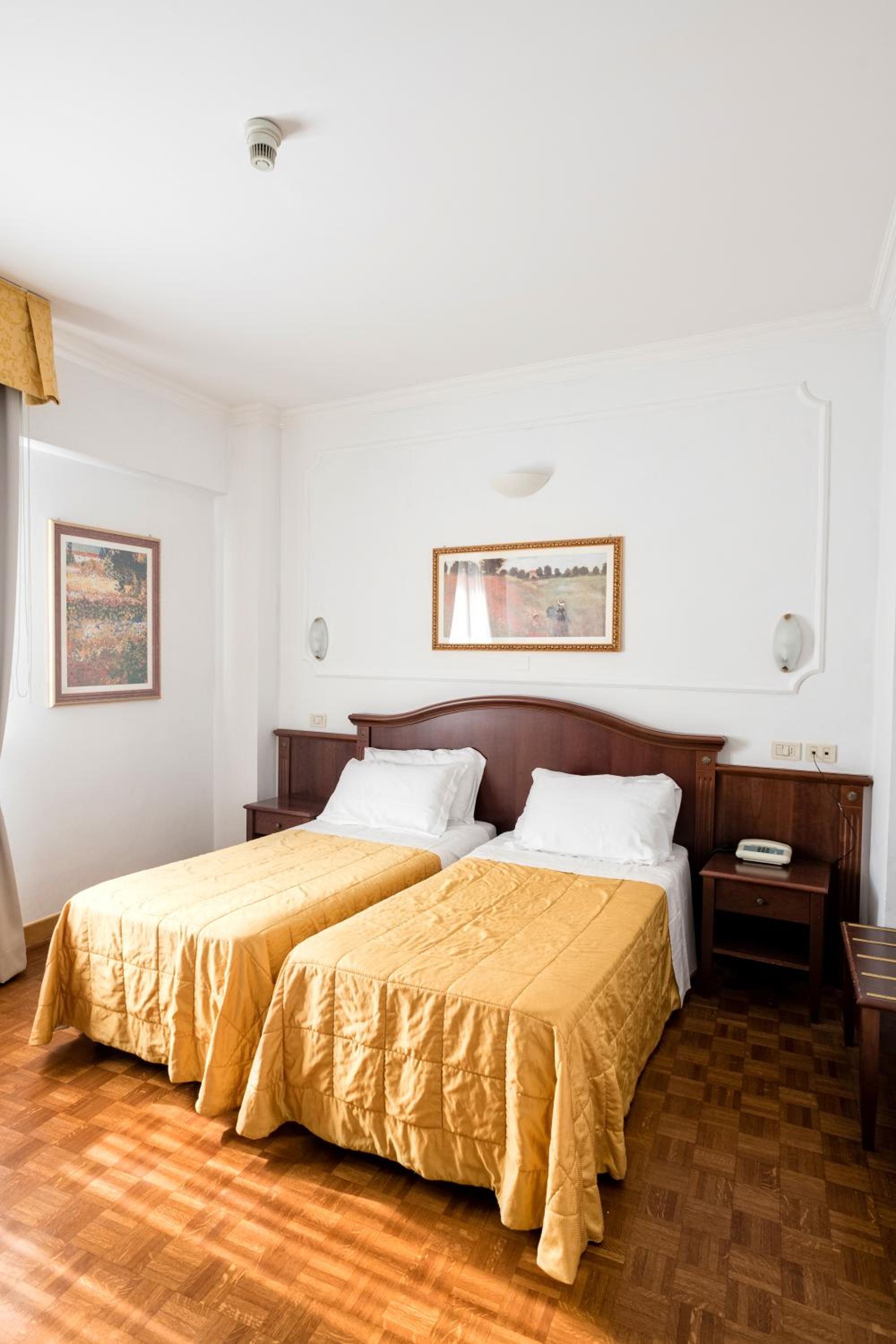 Double Room - Photo 11
