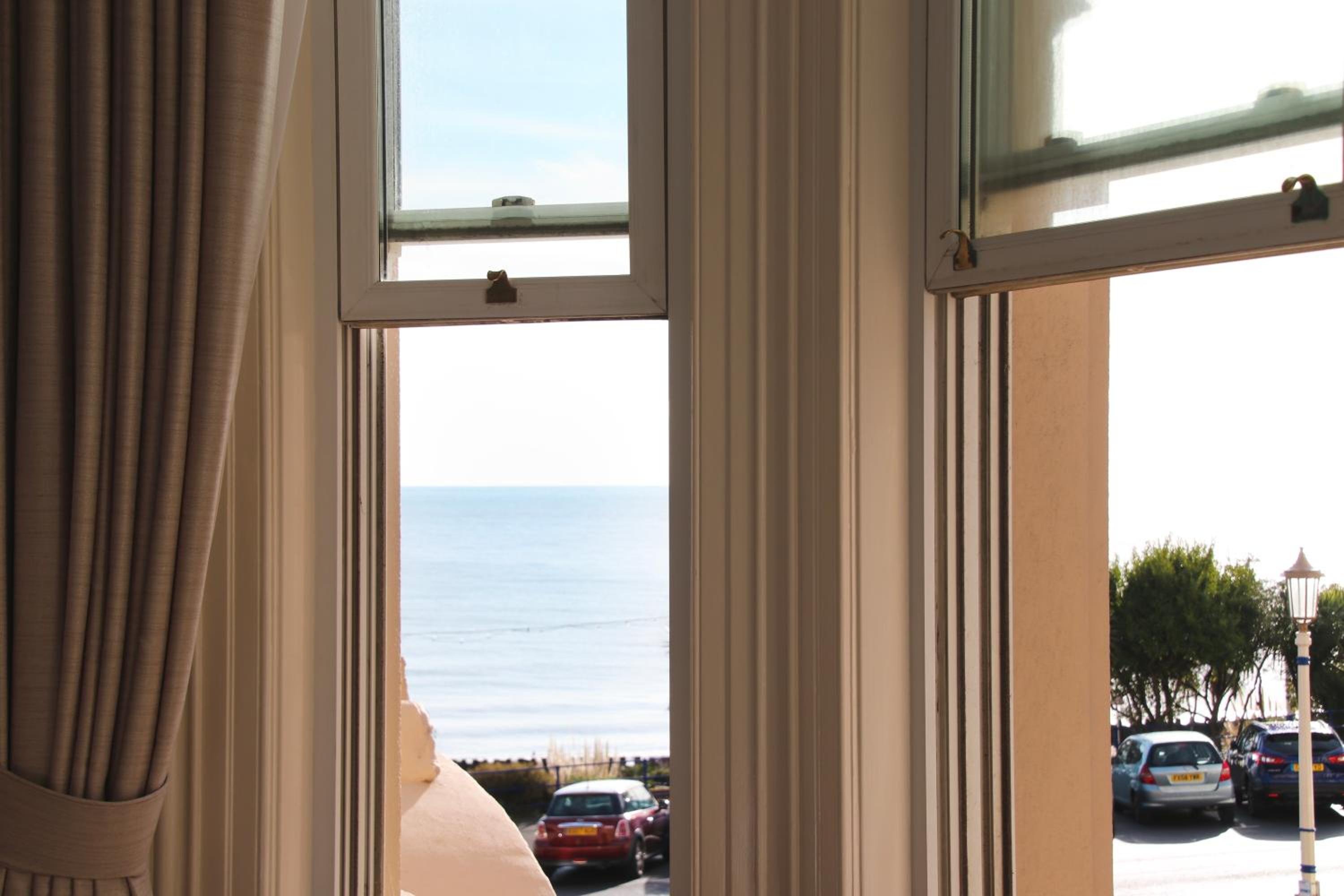 Executive Room with Partial Sea View - Photo 15