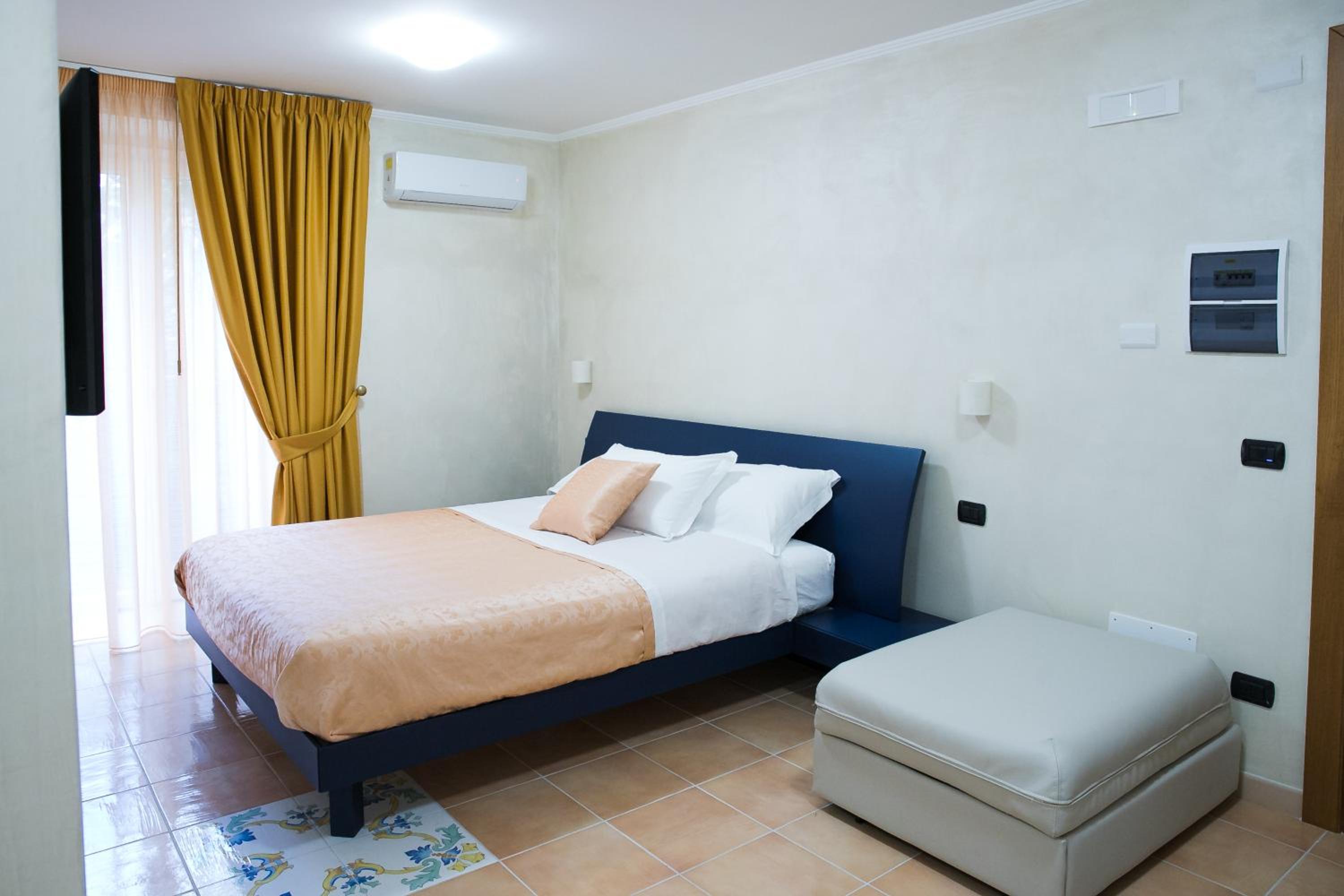 Deluxe Double Room with Balcony photo 1