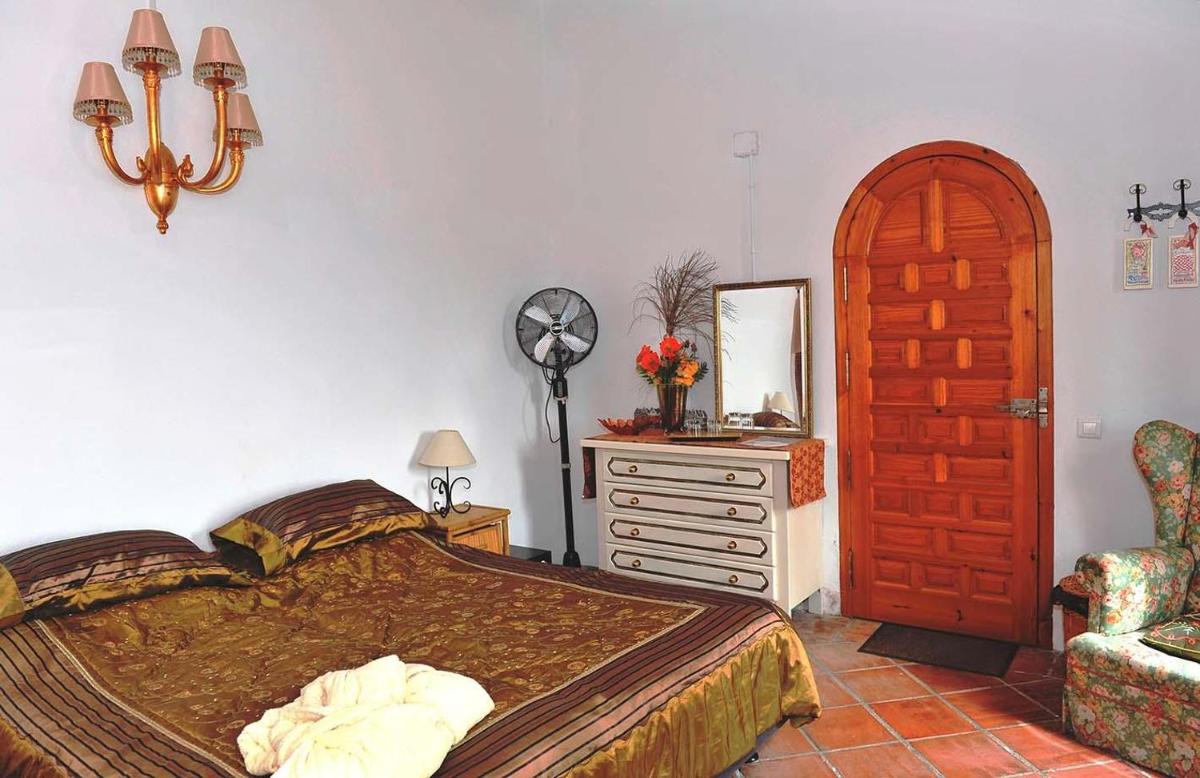 Double Room with Private Bathroom photo 1