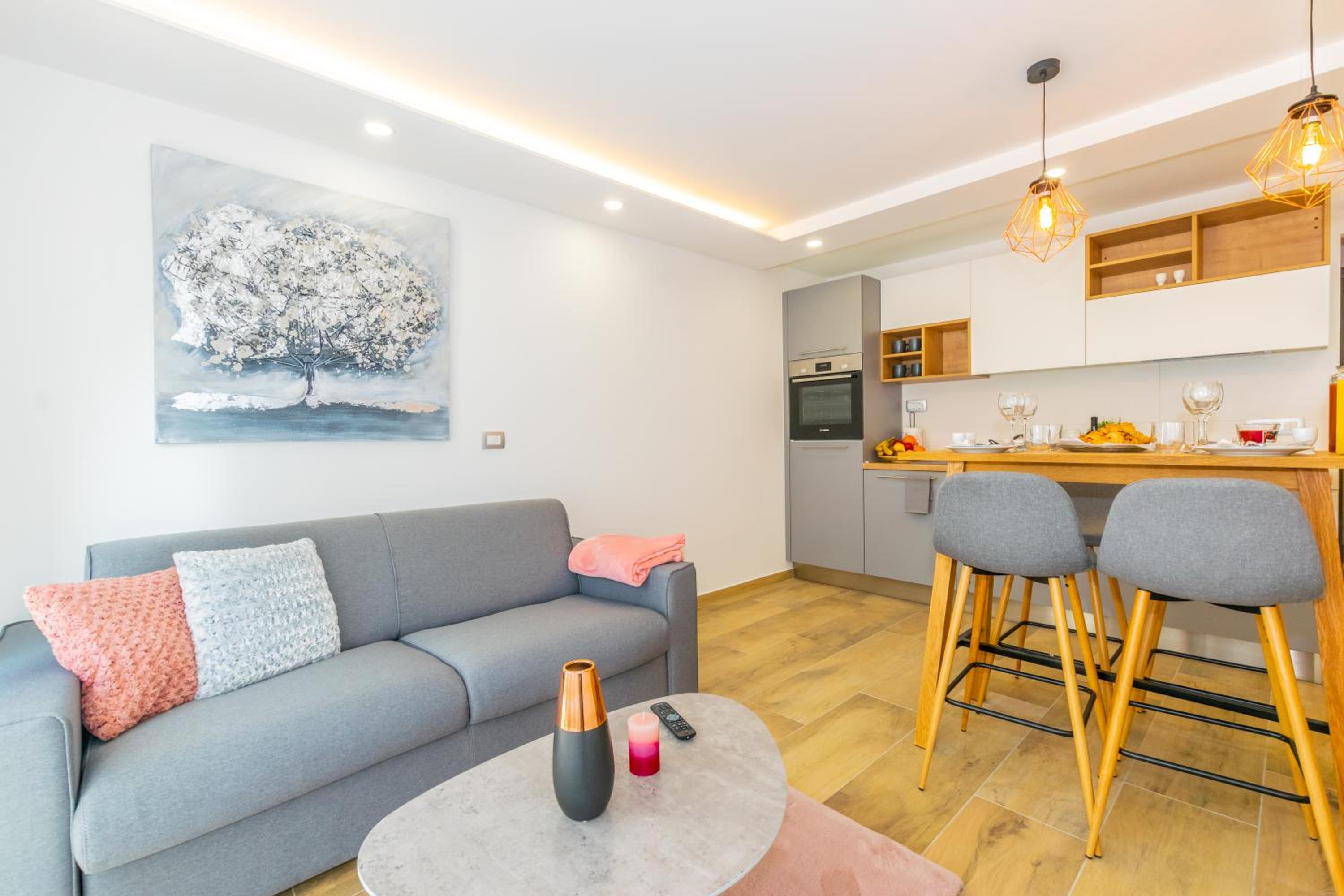 One-Bedroom Apartment