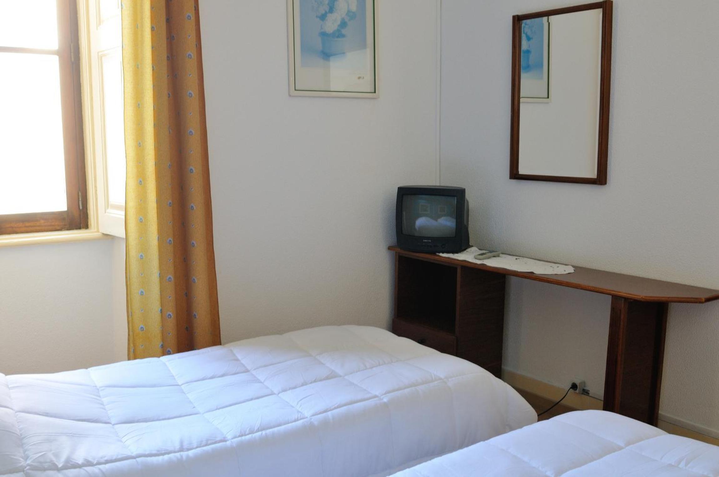 Twin Room - Photo 7