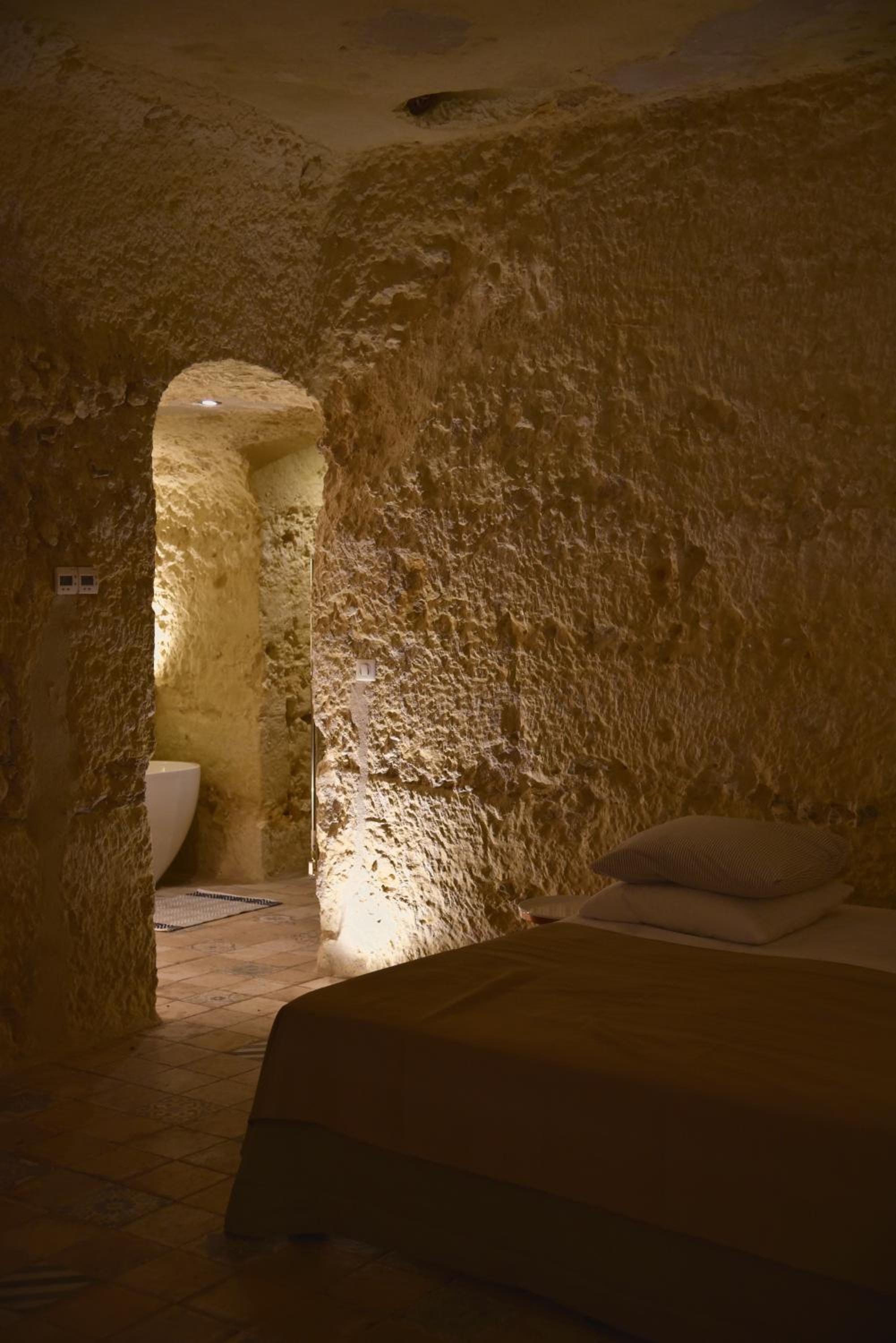 Troglodyte King-Suite with King-Size and Terrace - Photo 9