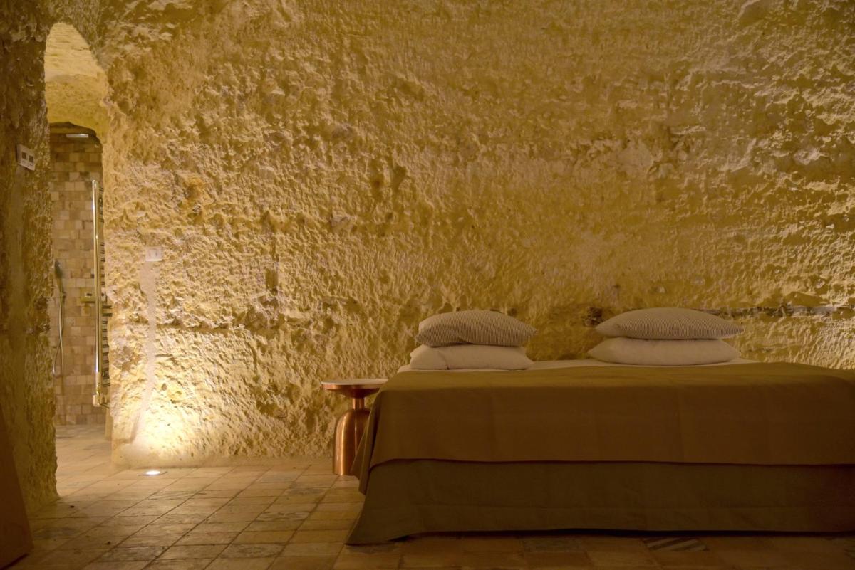 Troglodyte King-Suite with King-Size and Terrace - Photo 8