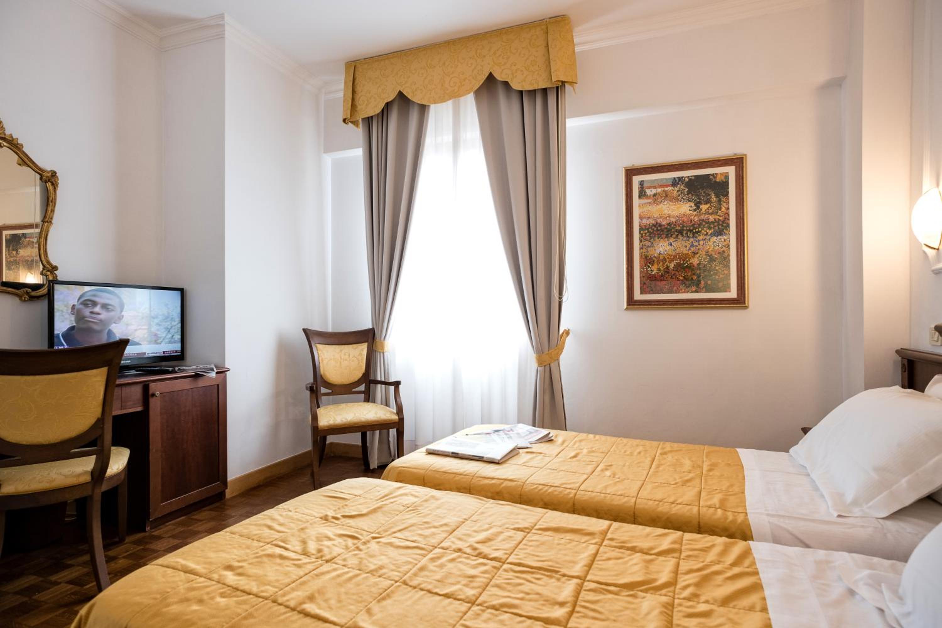Double Room - Photo 8