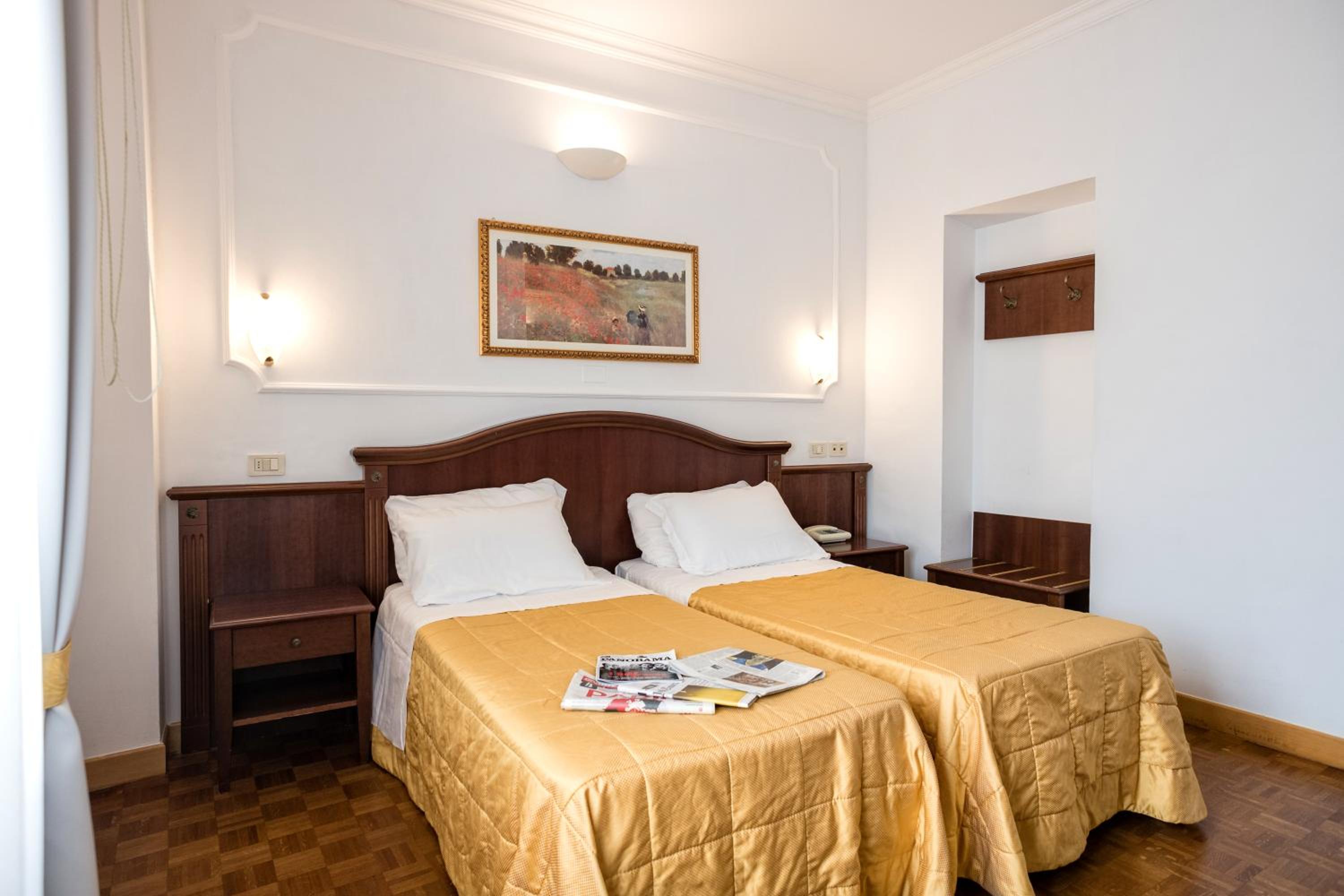 Double Room - Photo 5