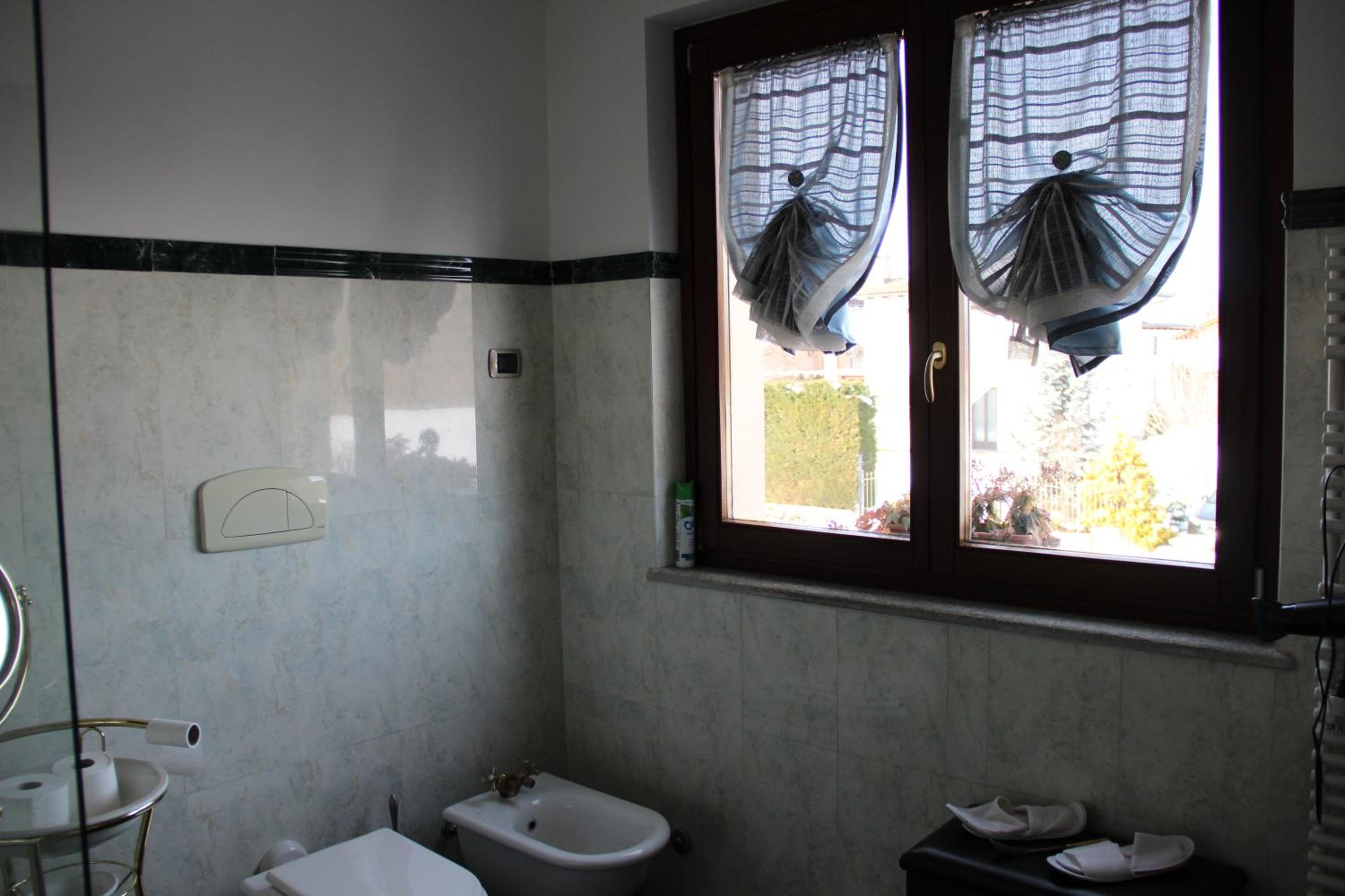 Deluxe Double Room - Photo 8