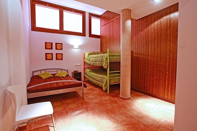 Six-Bedroom House photo 2