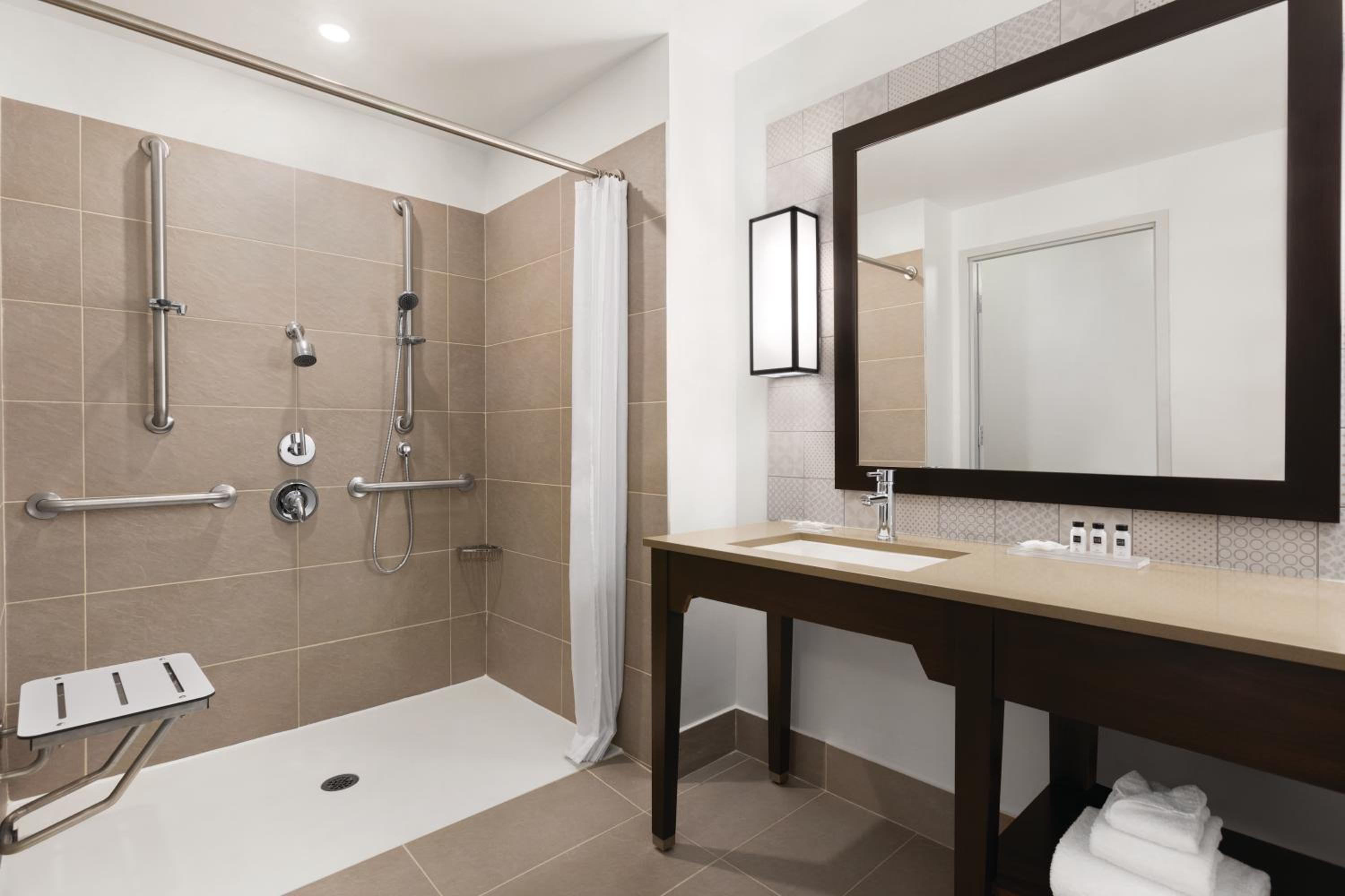 King Room with Roll-in Shower - Non-Smoking