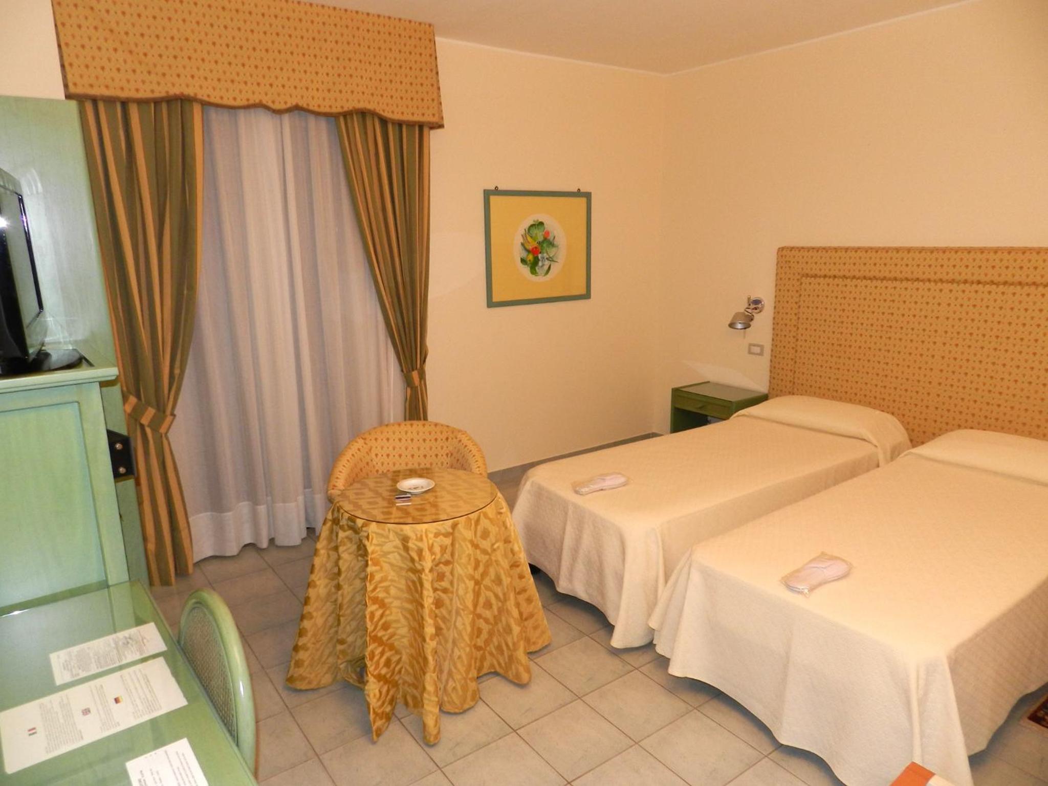 Standard Twin Room photo 3