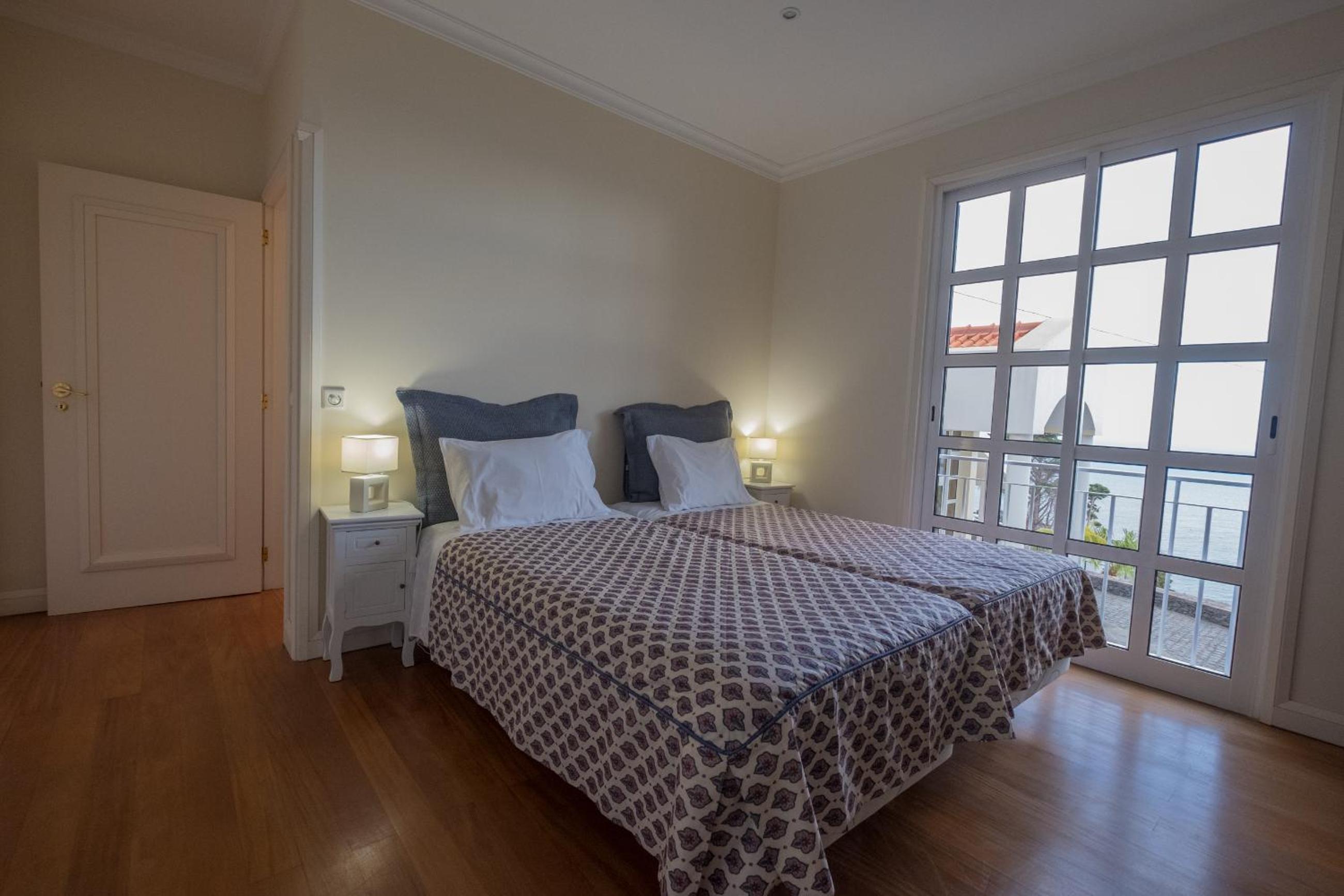 One-Bedroom Apartment with Sea View - Photo 12