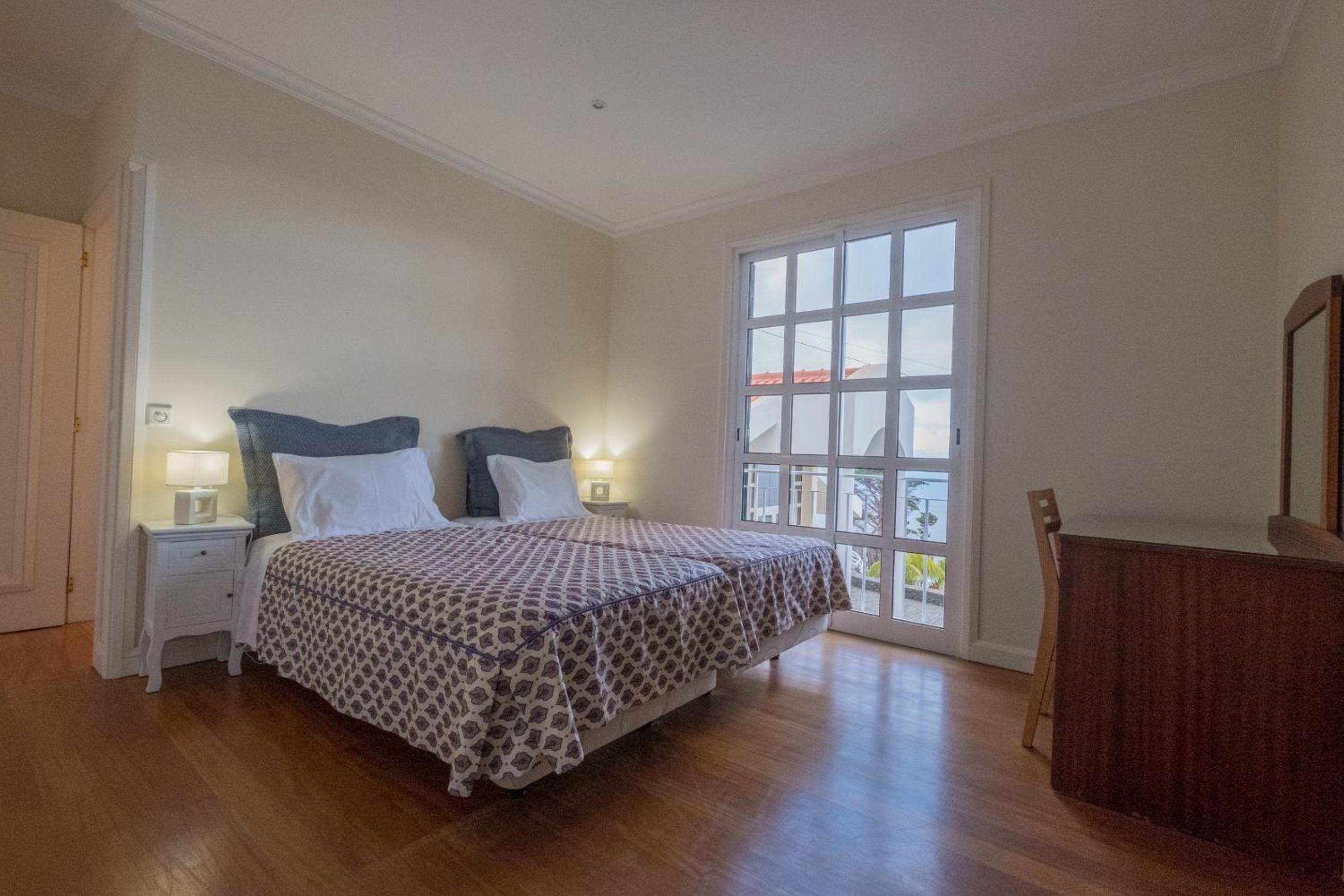 One-Bedroom Apartment with Sea View - Photo 7