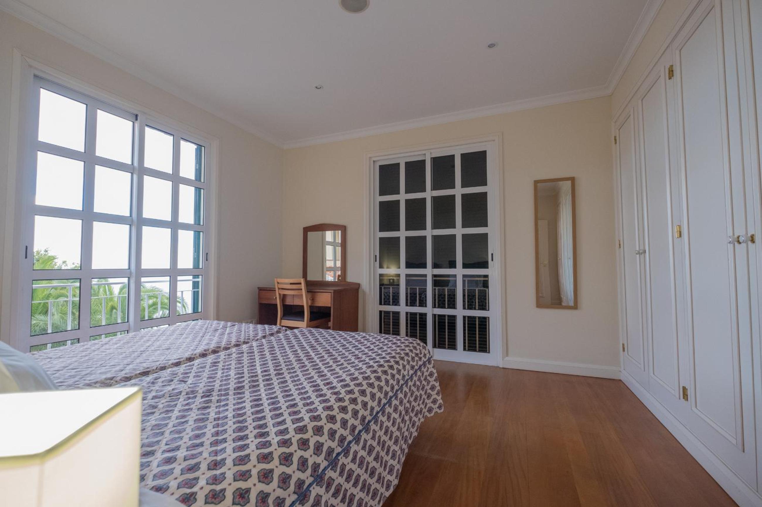 One-Bedroom Apartment with Sea View - Photo 8