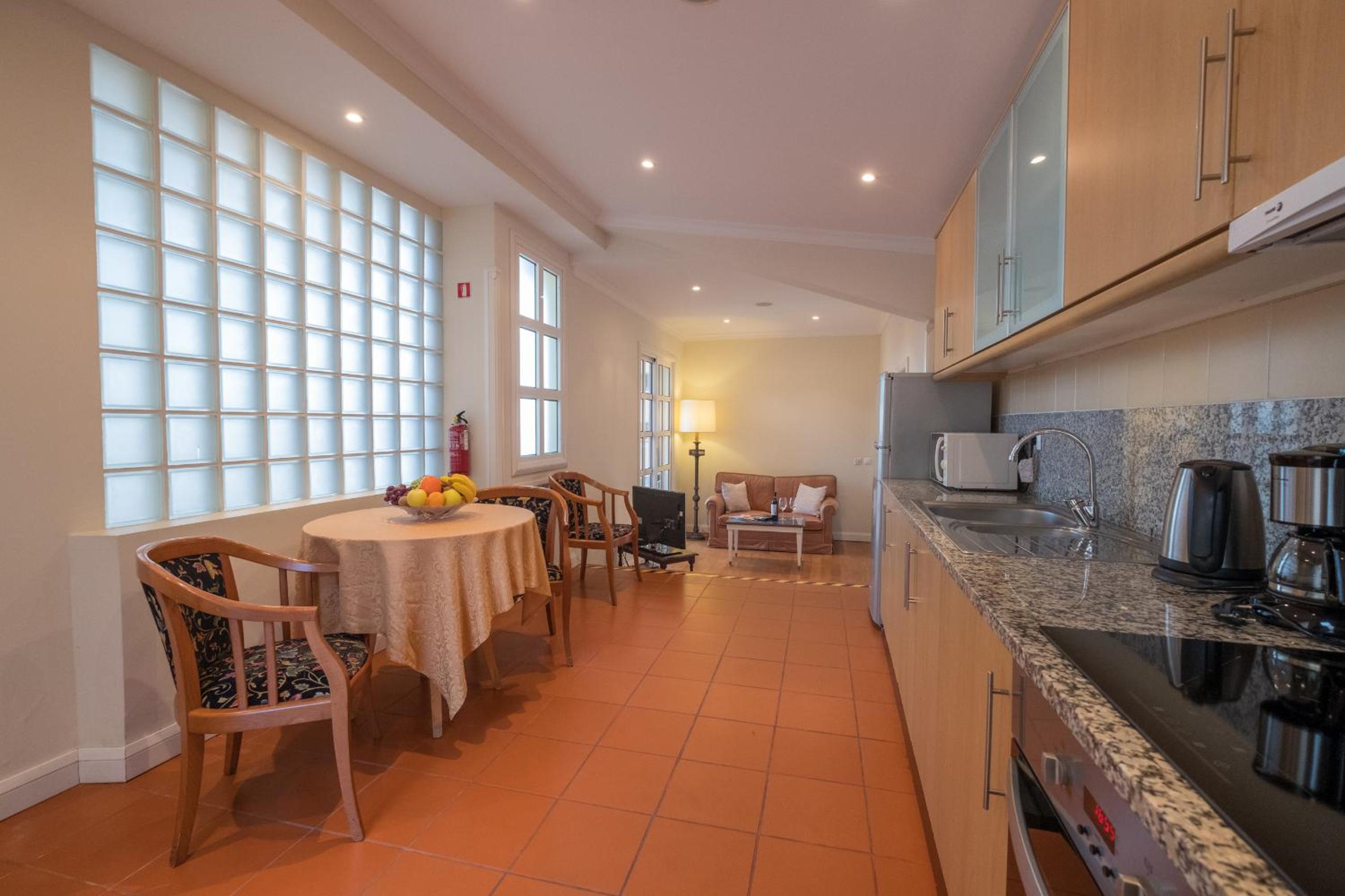 One-Bedroom Apartment with Sea View - Photo 13