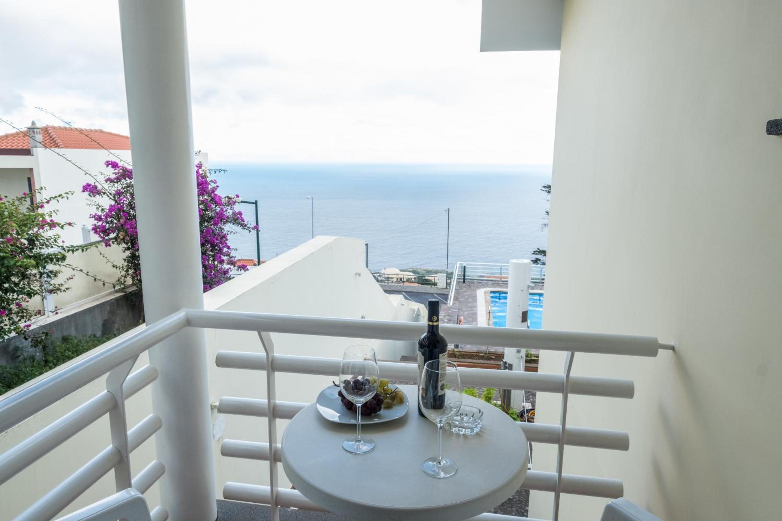 Two-Bedroom Apartment with Sea View - Photo 29