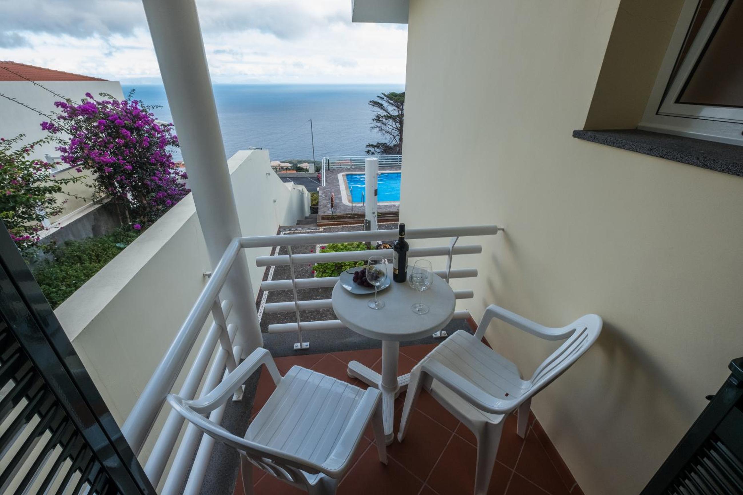 Two-Bedroom Apartment with Sea View - Photo 10
