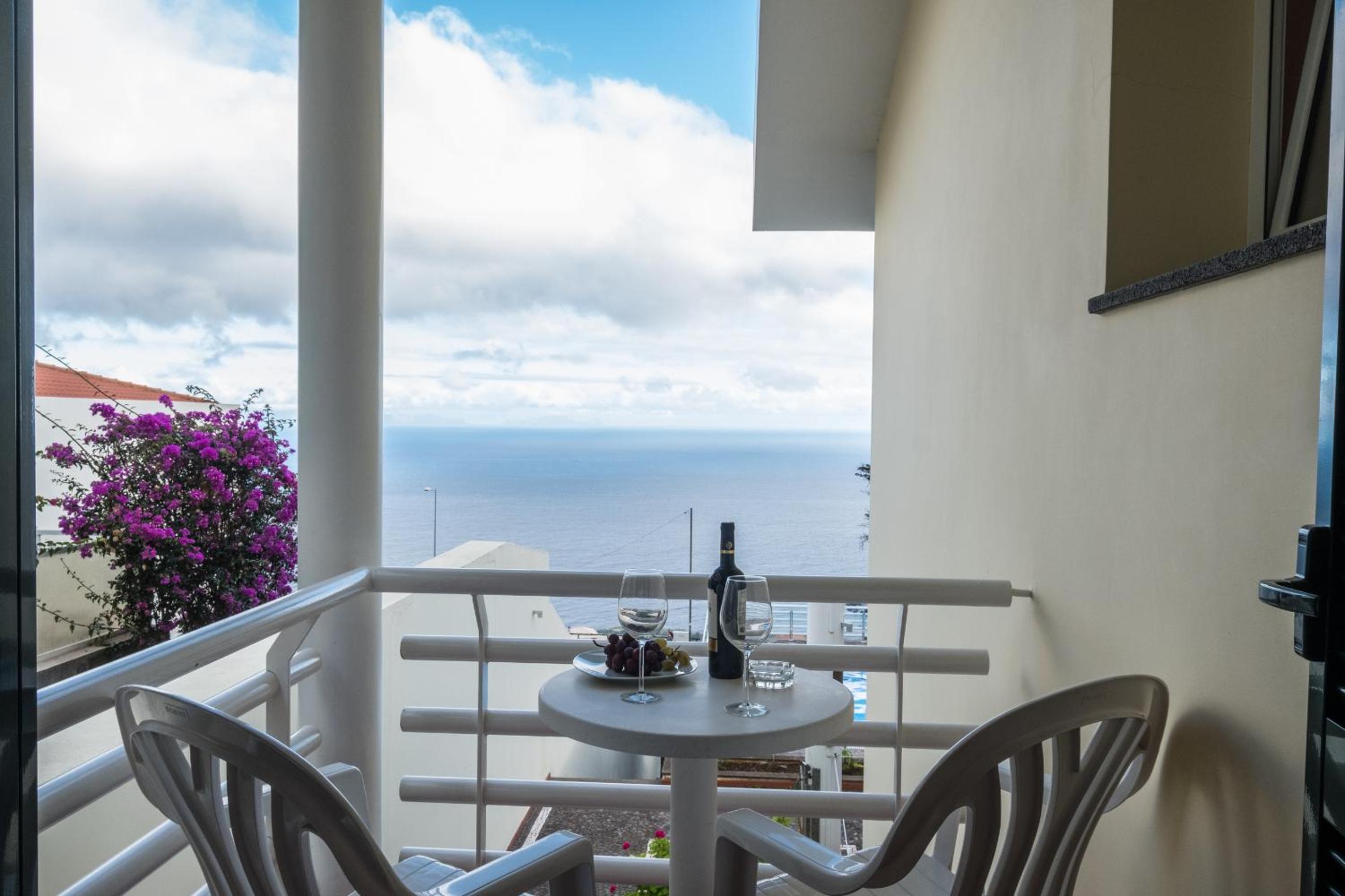 Two-Bedroom Apartment with Sea View - Photo 28