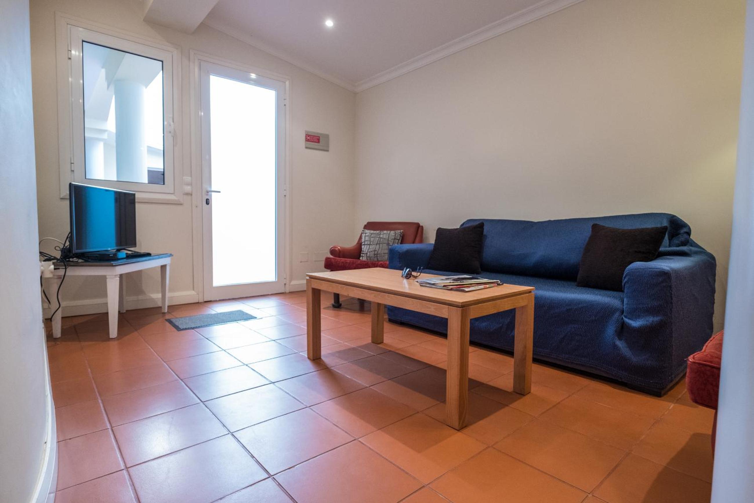 Two-Bedroom Apartment with Sea View - Photo 12