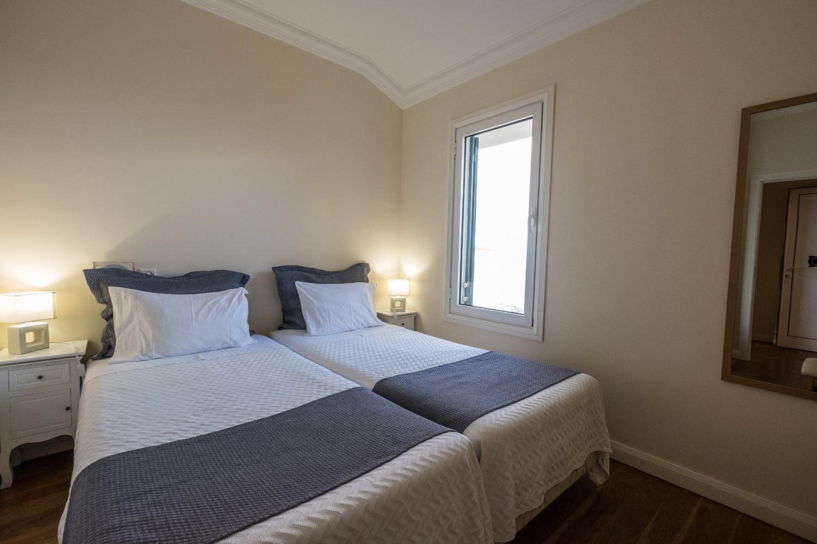 Two-Bedroom Apartment with Sea View - Photo 25