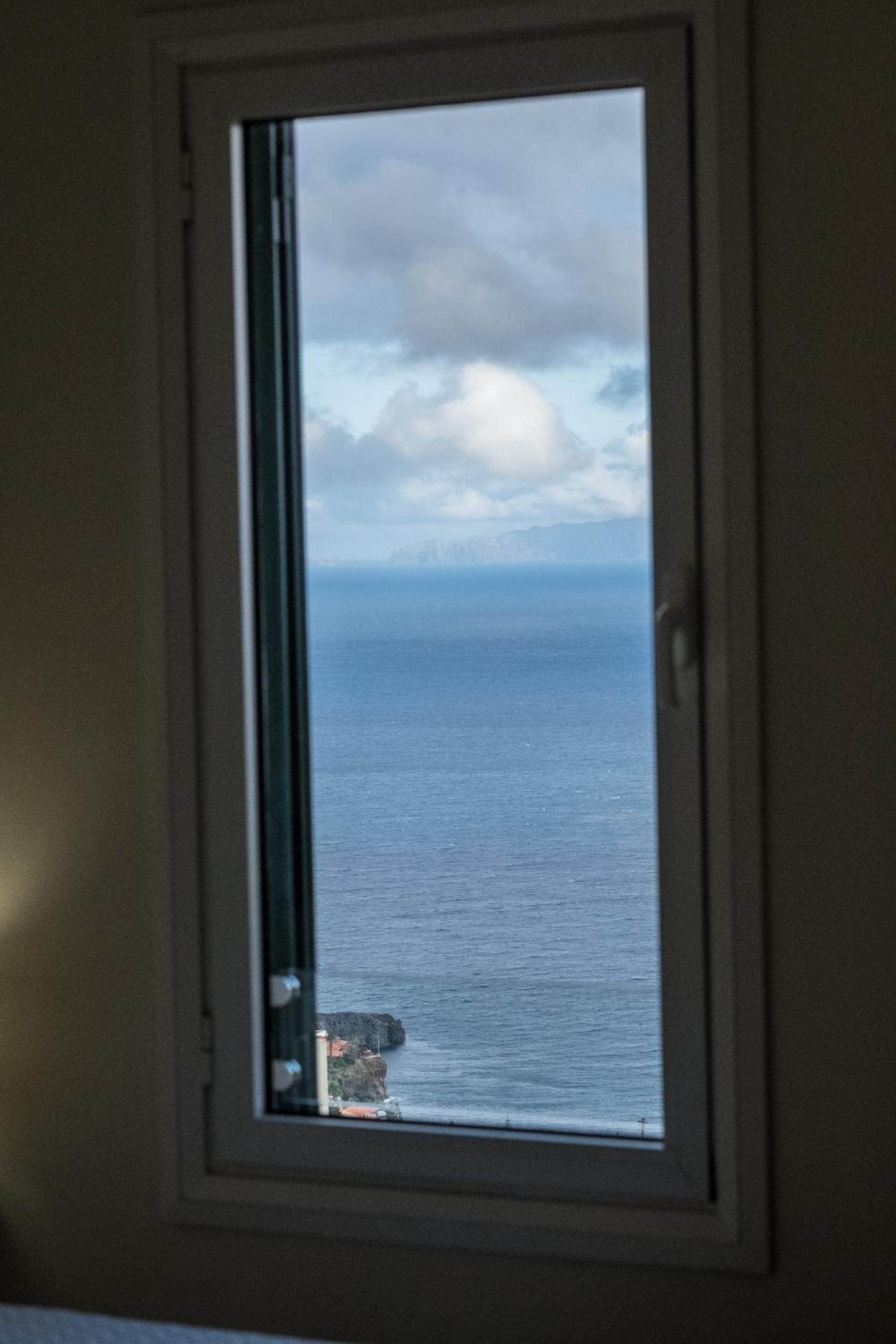 Two-Bedroom Apartment with Sea View - Photo 41